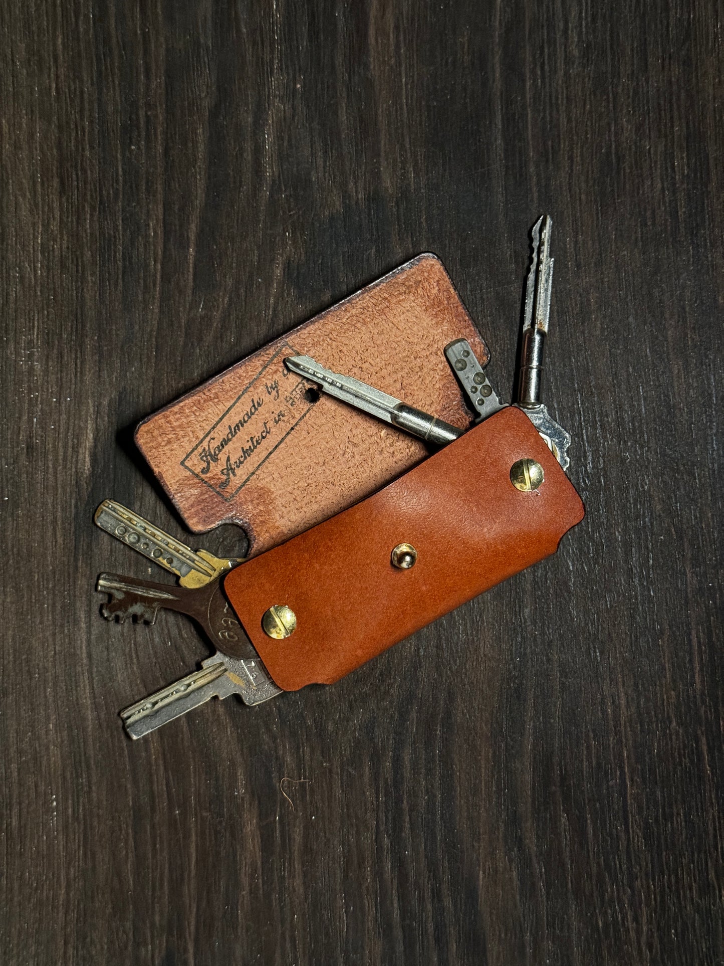 minimal key holder that holds upto 6-8 keys