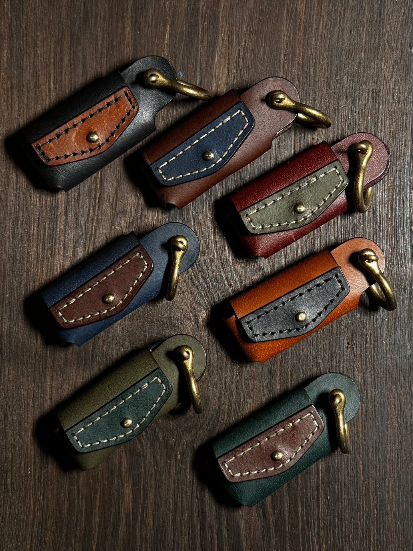 BIGGER stitched key holder that holds upto 5 keys.
