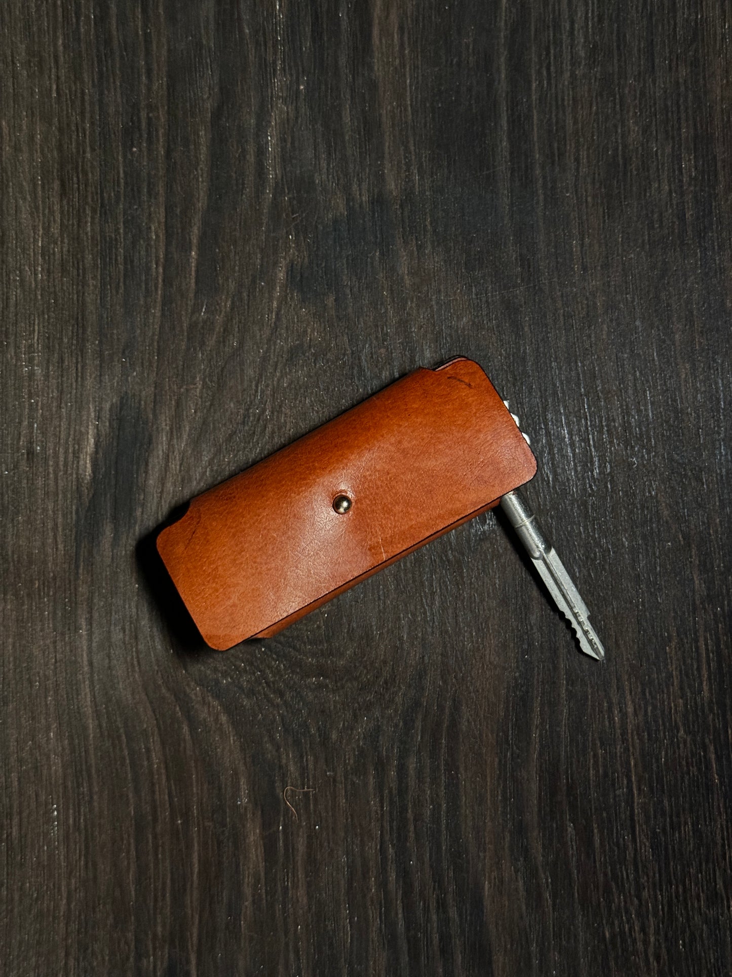 minimal key holder that holds upto 6-8 keys