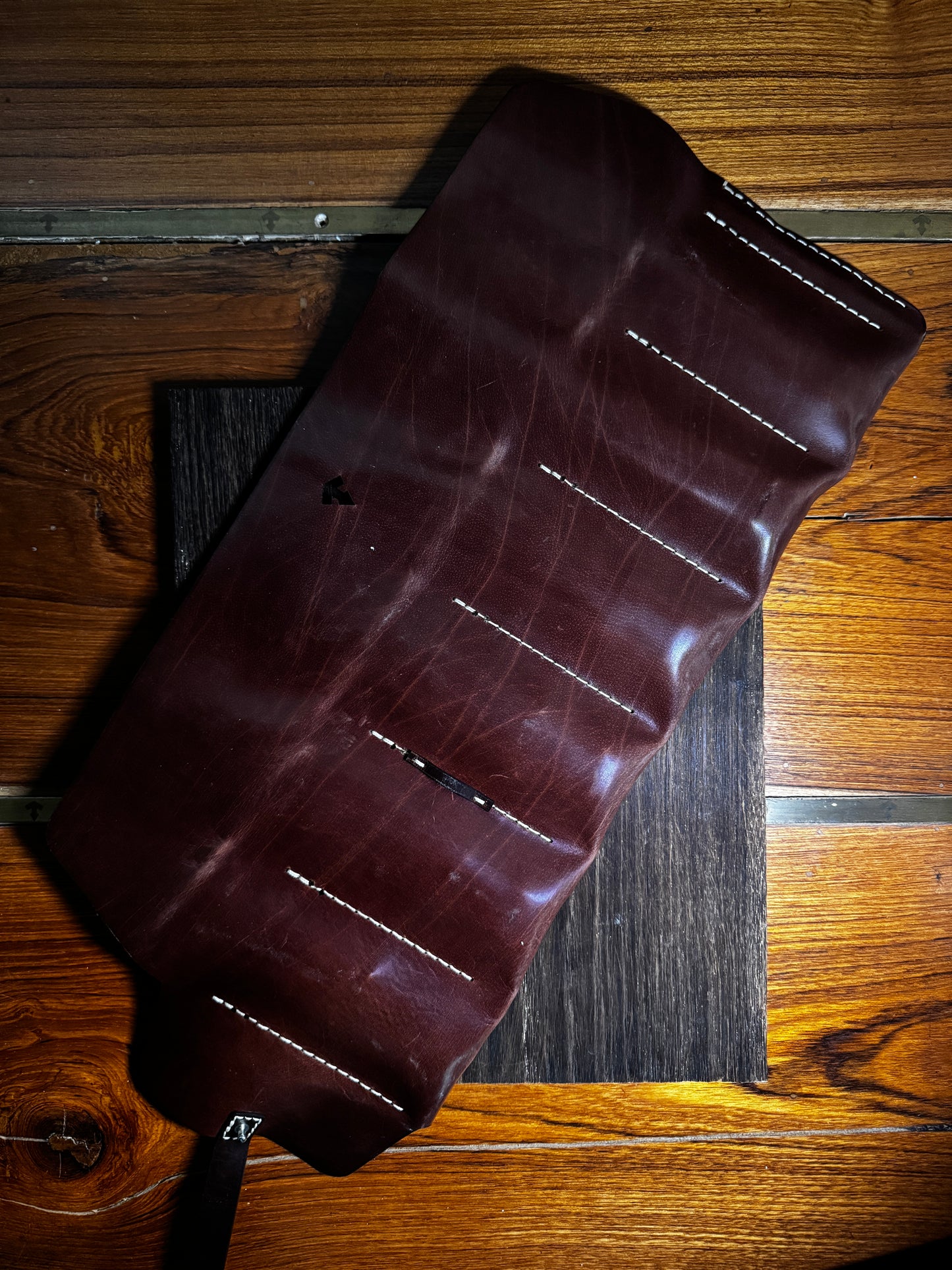 wRoll which can holds 6 watches with small spring bar tool slot