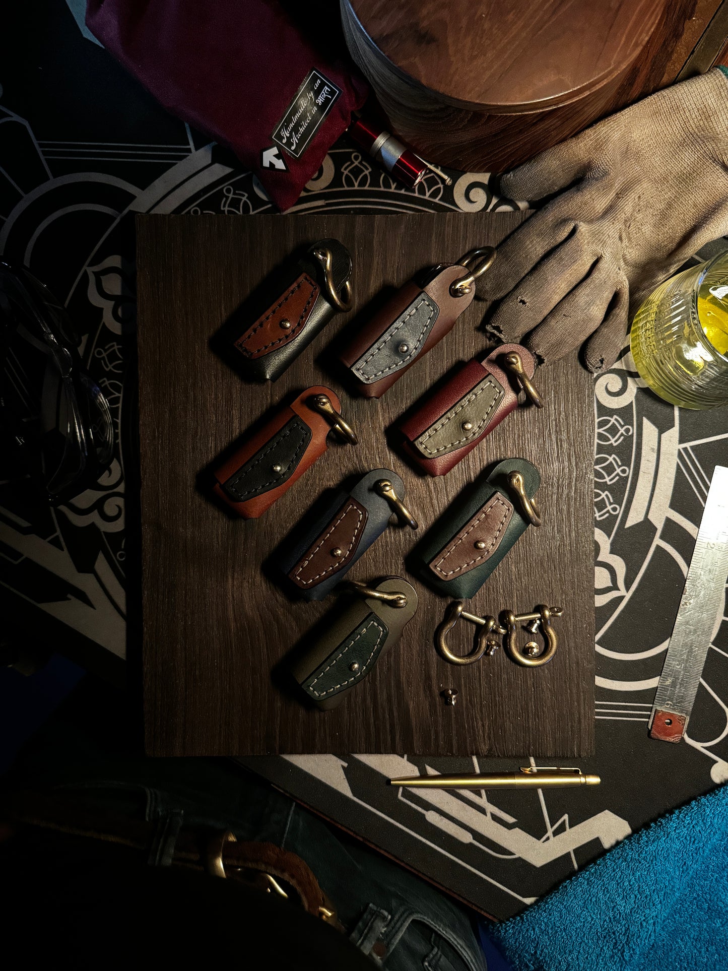 BIGGER stitched key holder that holds upto 5 keys.