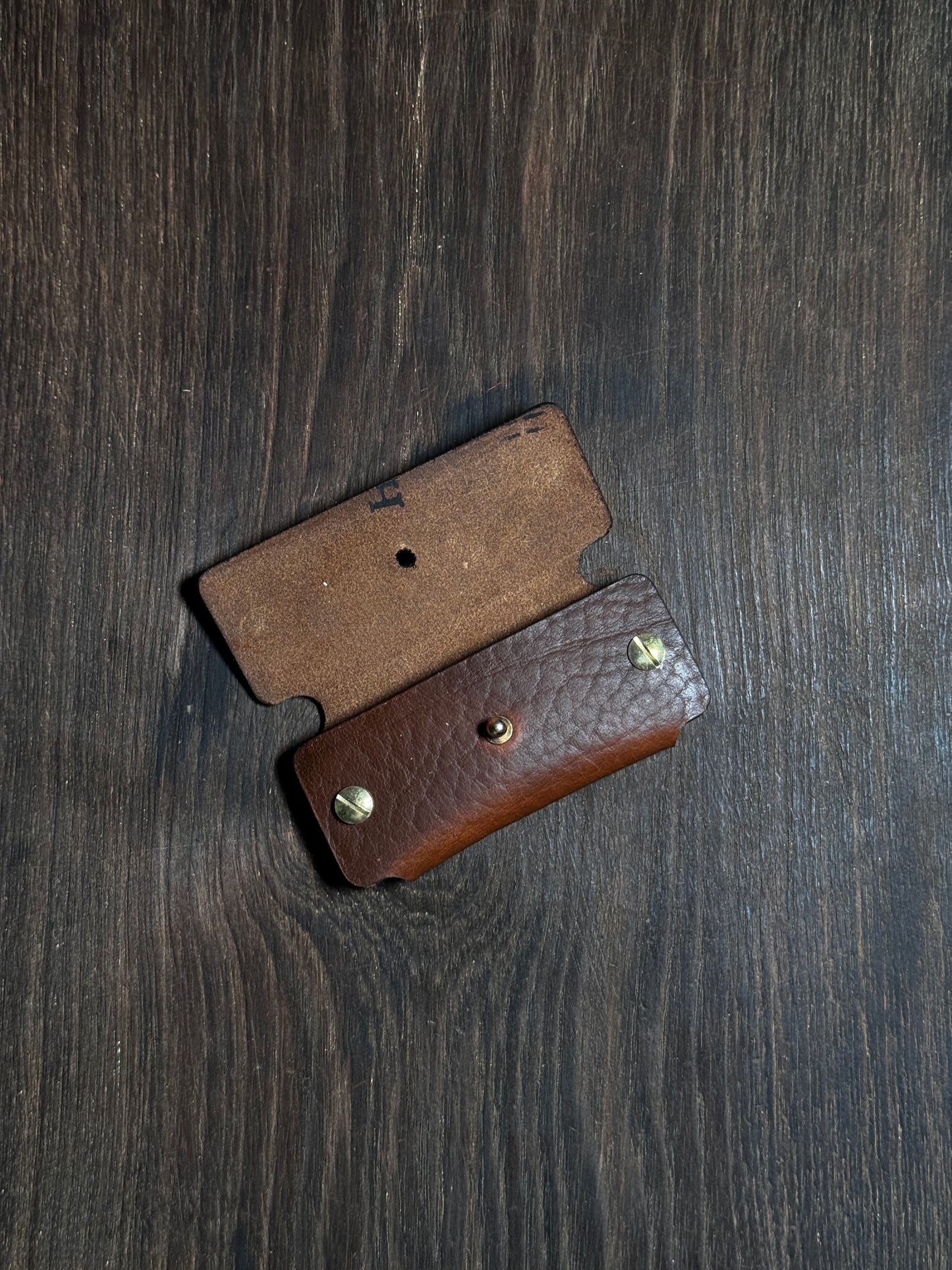 minimal key holder that holds upto 6-8 keys