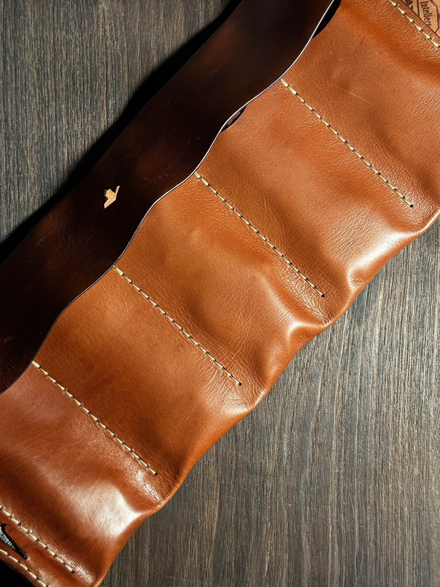 wRoll which can holds 5 watches with small spring bar tool slot