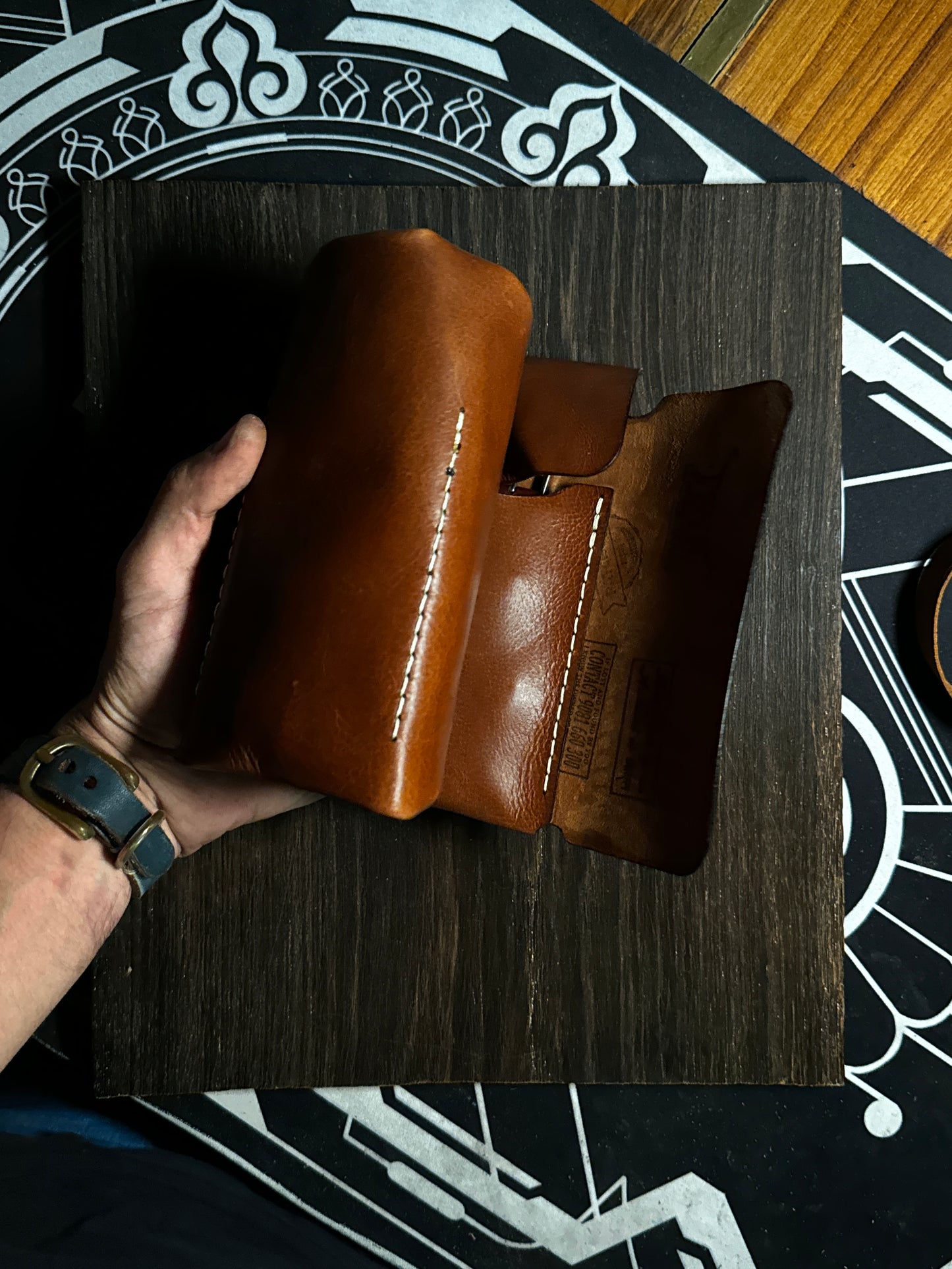 wRoll which can holds 4 watches with small spring bar tool slot