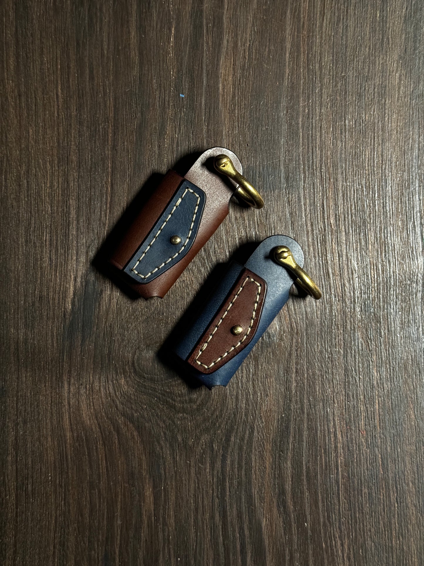 BIGGER stitched key holder that holds upto 5 keys.