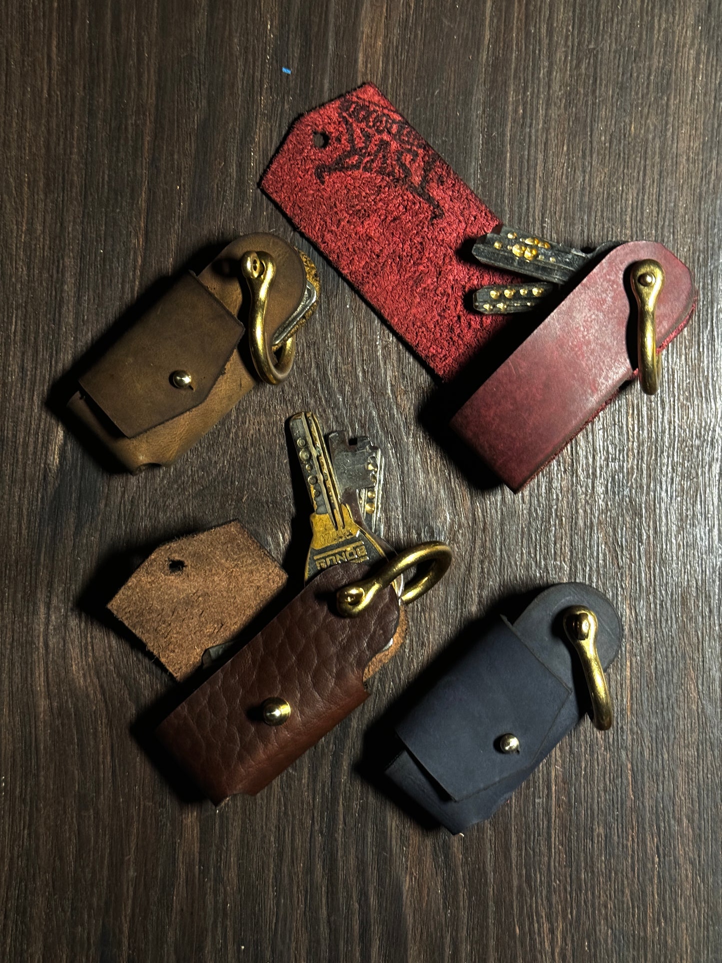 SMALLER key holder that holds upto 5 keys.