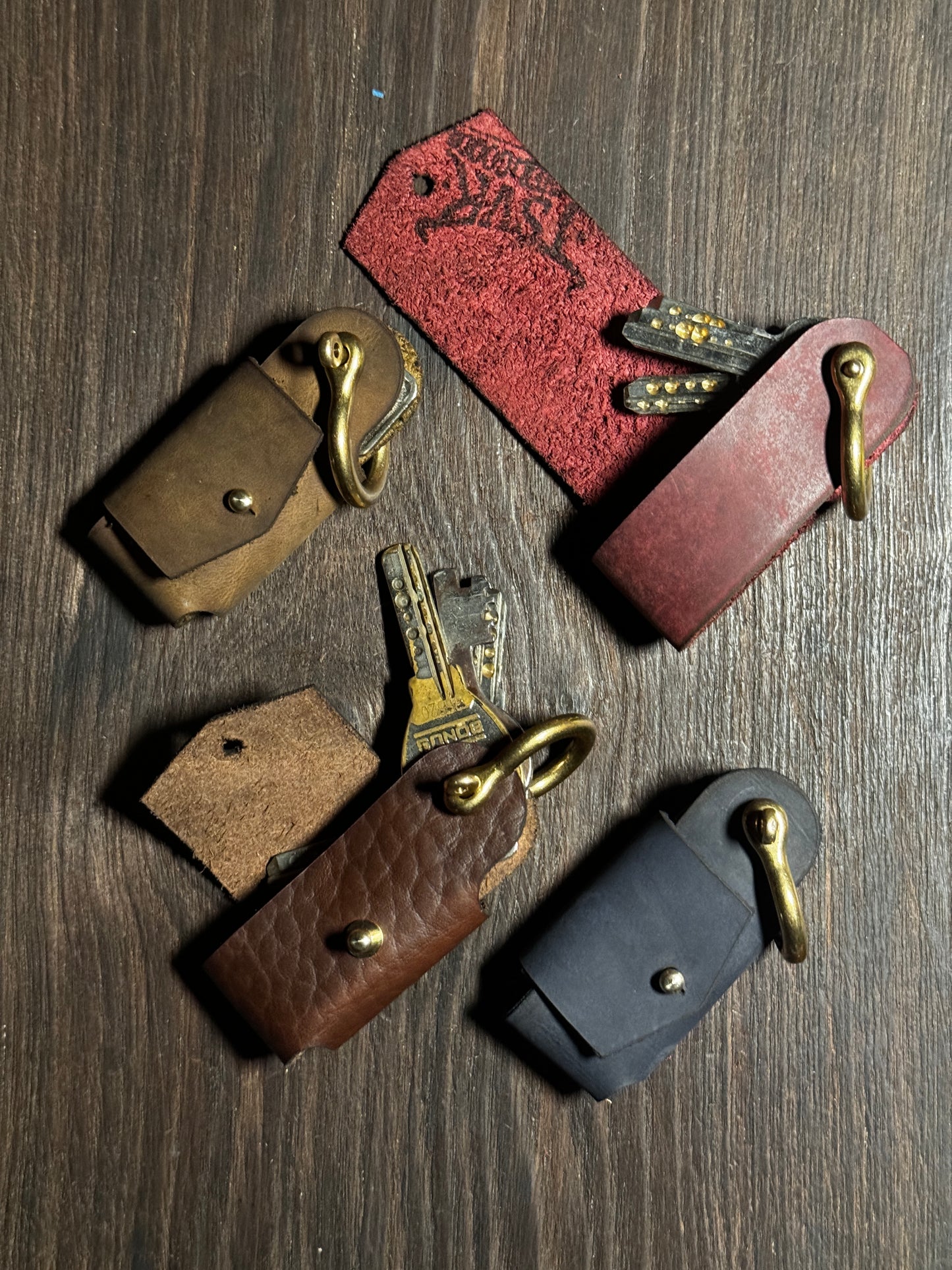 SMALLER key holder that holds upto 5 keys.