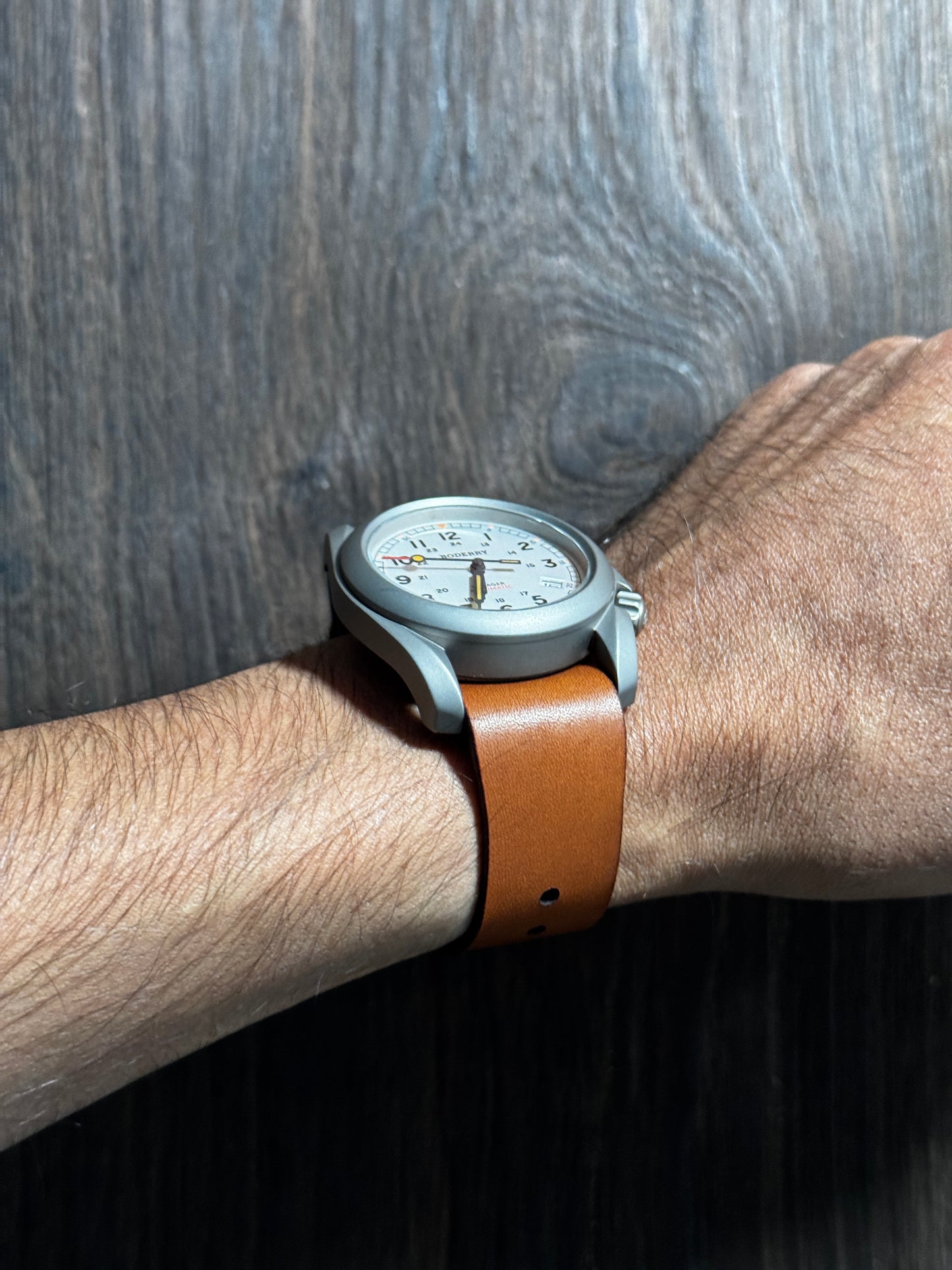 boderry one way nato watch Straps in tan color