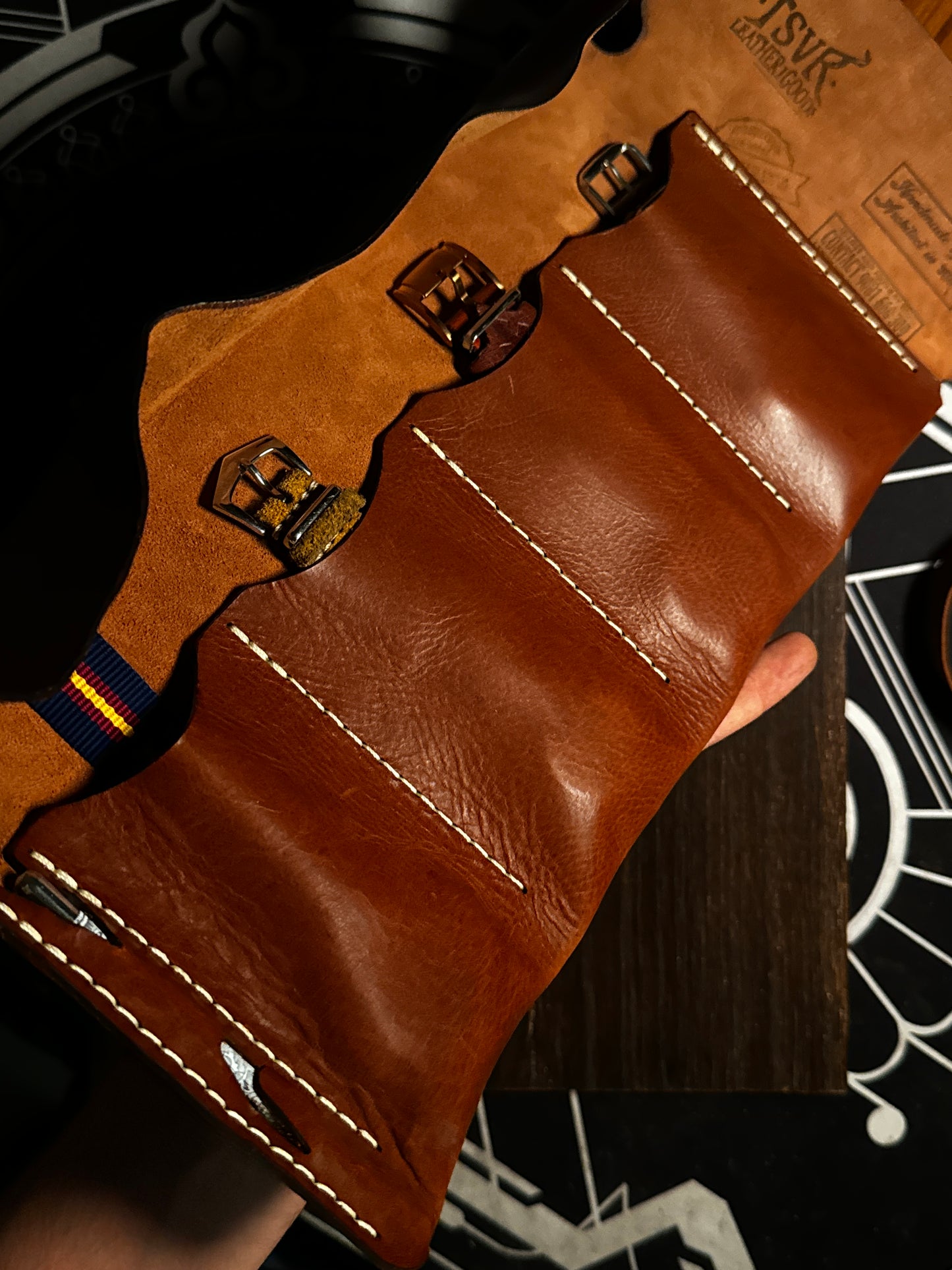 wRoll which can holds 4 watches with small spring bar tool slot