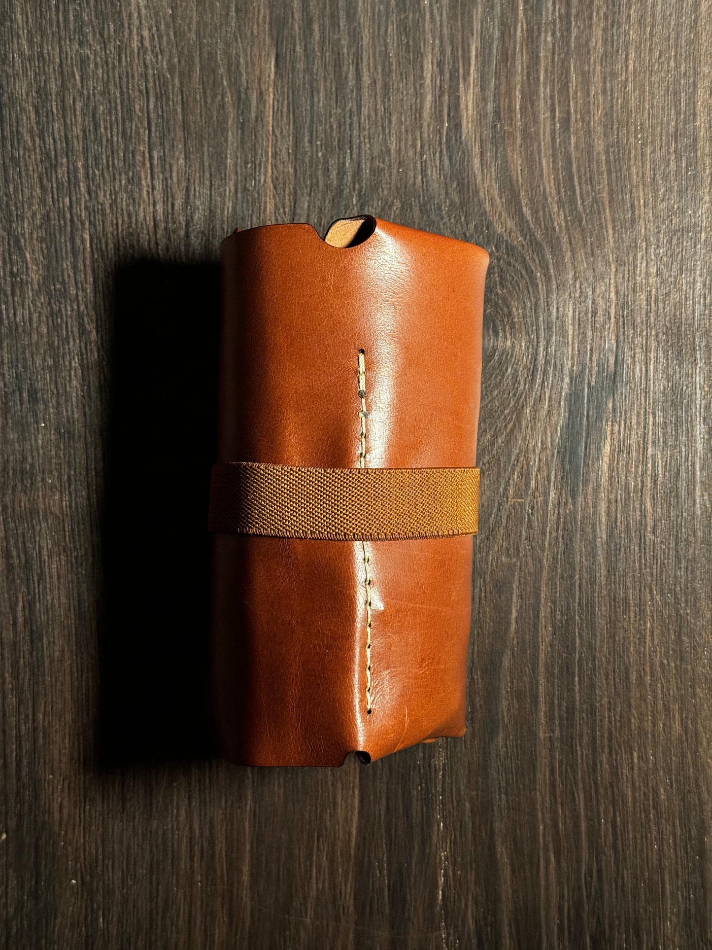 wRoll which can holds 5 watches with small spring bar tool slot
