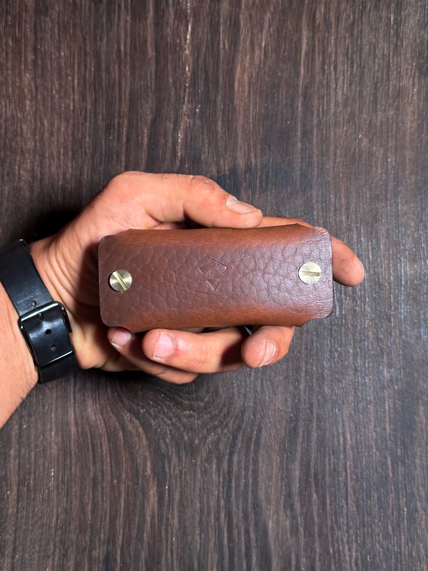 minimal key holder that holds upto 6-8 keys