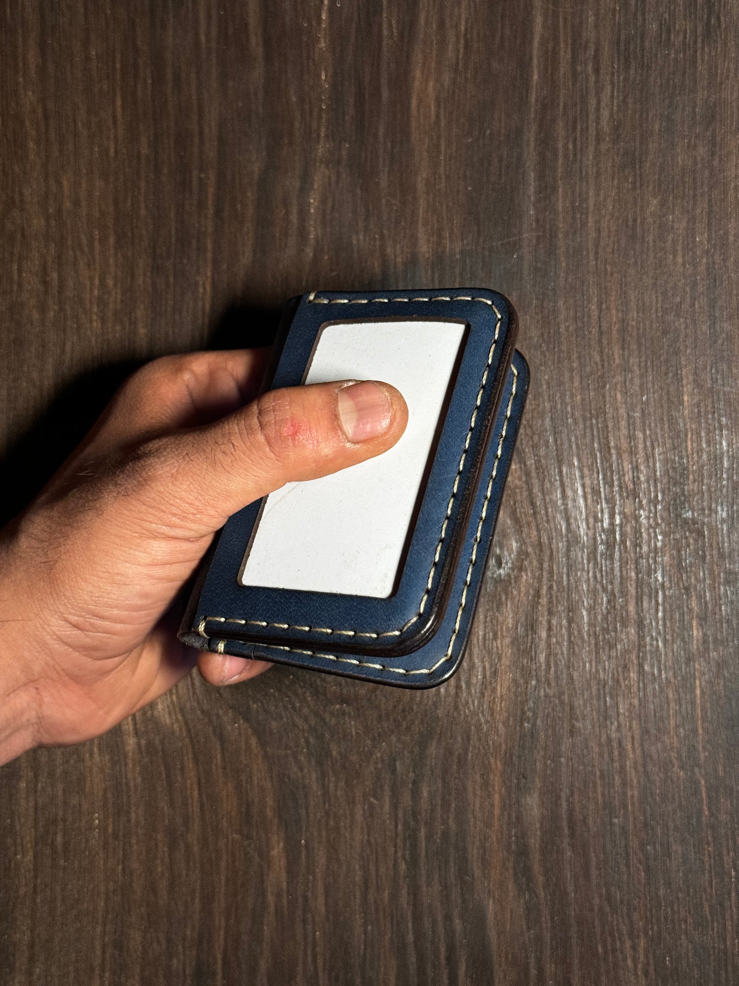 4 cards + 1 ID card slot wallet in sturdy leather