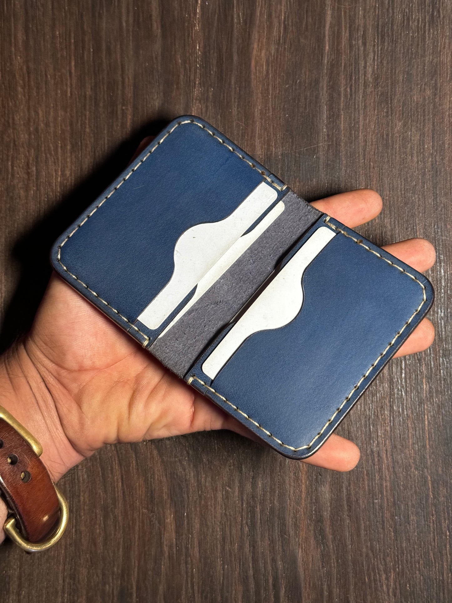 4 cards + 1 ID card slot wallet in sturdy leather