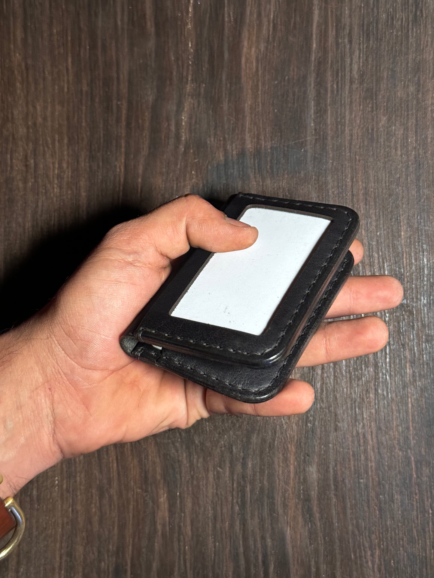 4 cards + 1 ID card slot wallet in sturdy leather