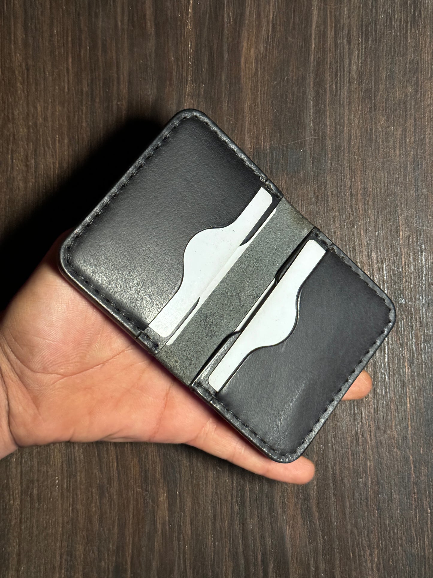 4 cards + 1 ID card slot wallet in sturdy leather