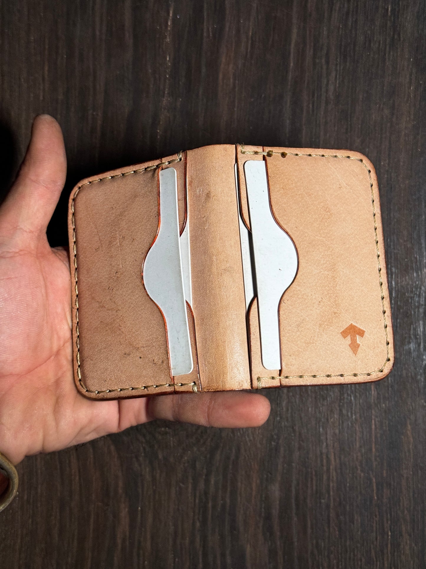 8 cards wallet in sturdy leather