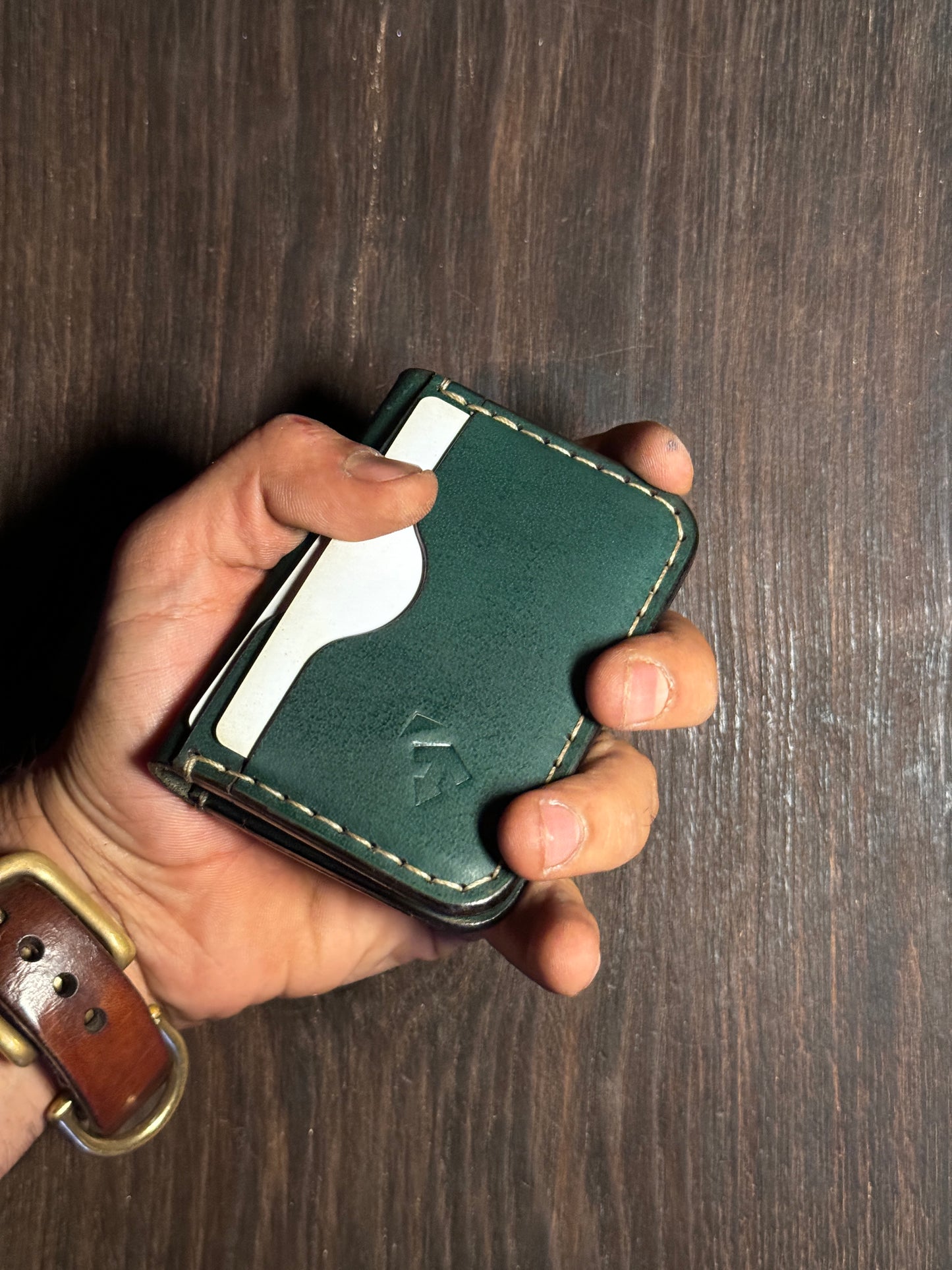 8 cards wallet in sturdy leather