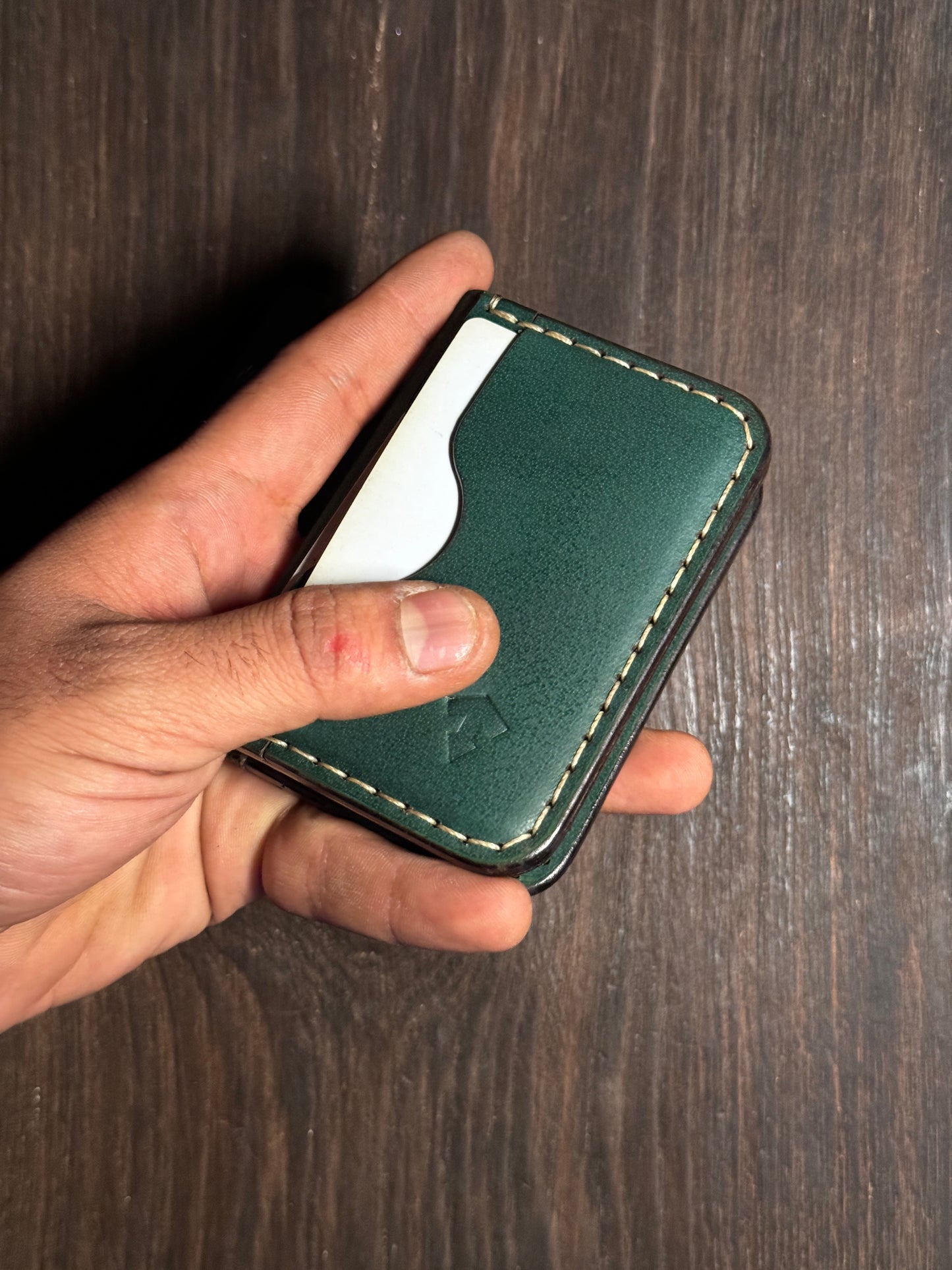 8 cards wallet in sturdy leather