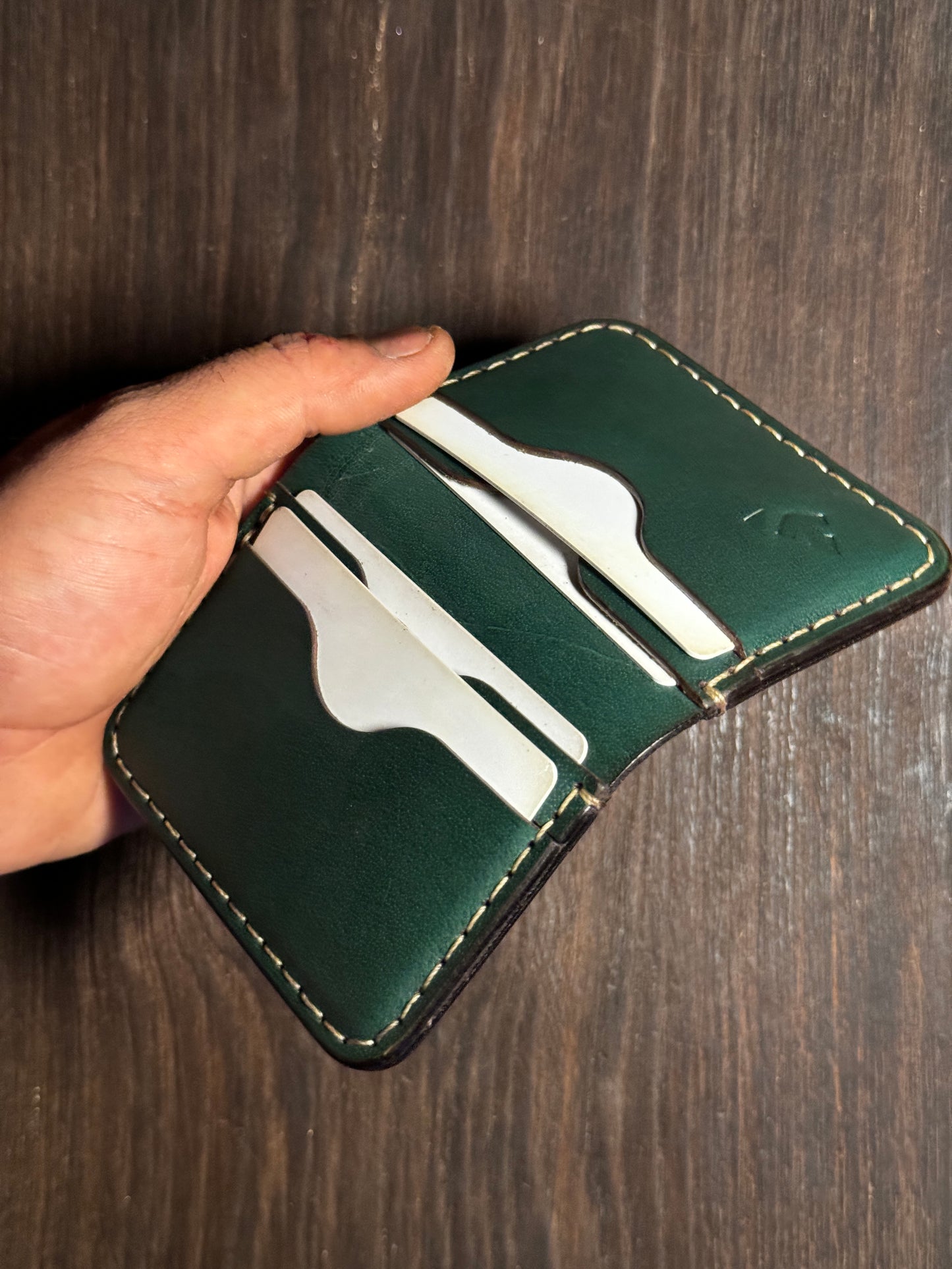 8 cards wallet in sturdy leather