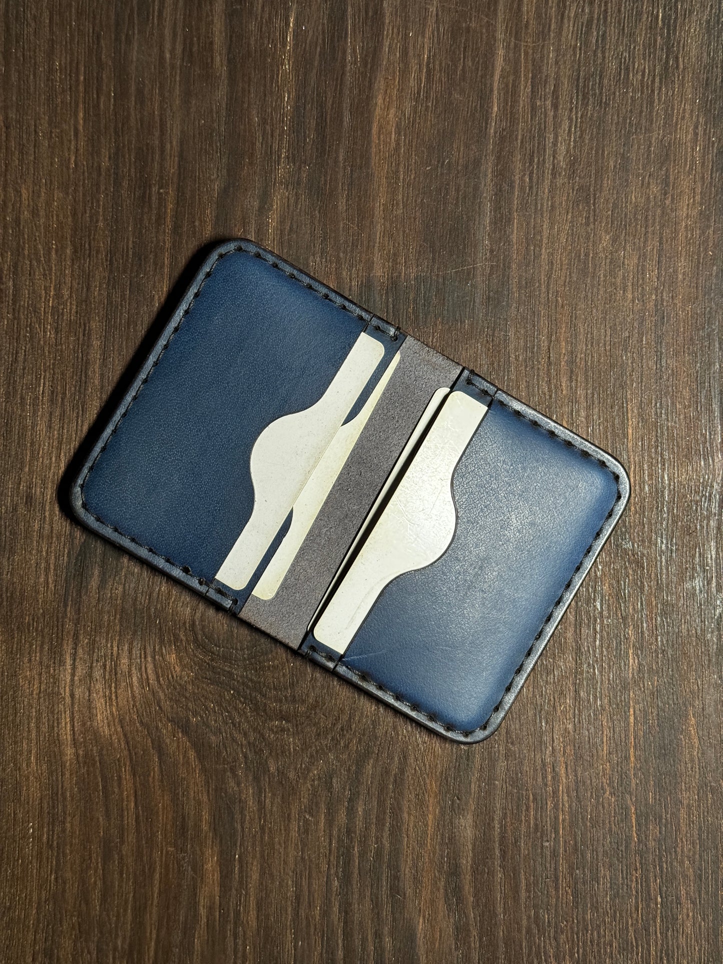 8 cards wallet in sturdy leather