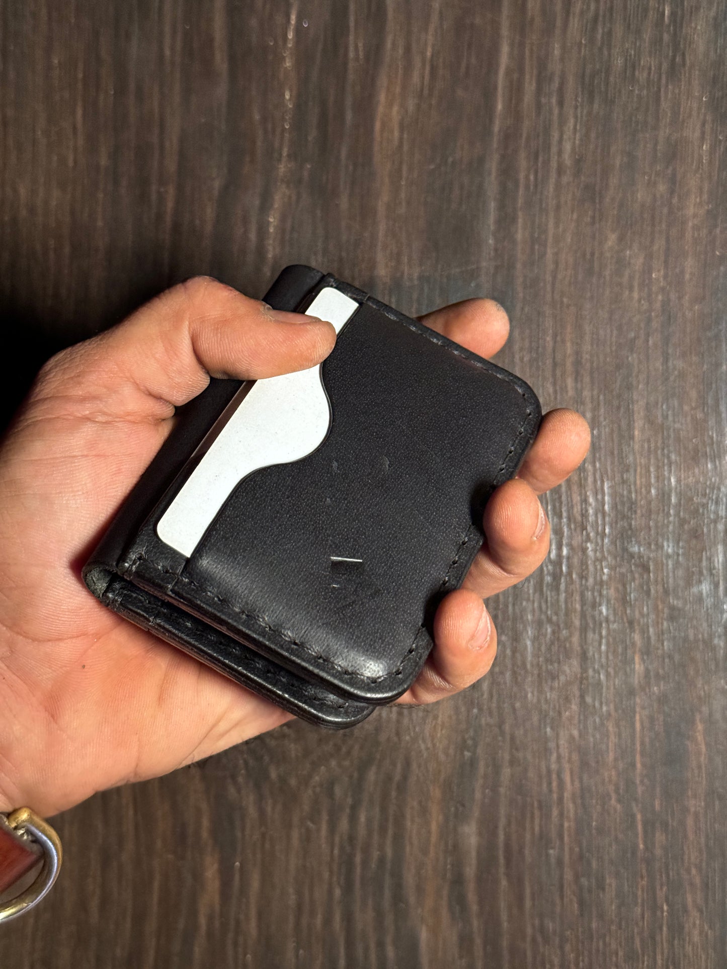 8 cards wallet in sturdy leather