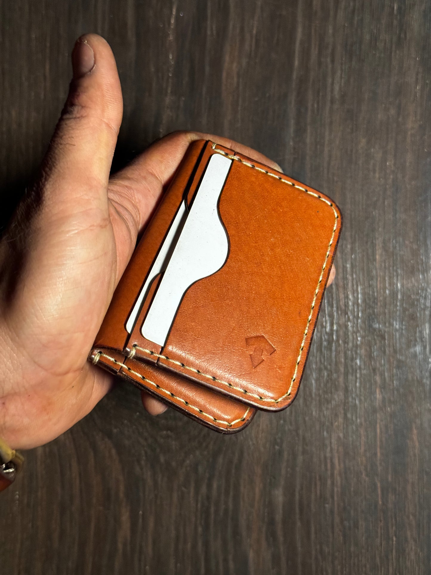 8 cards wallet in sturdy leather