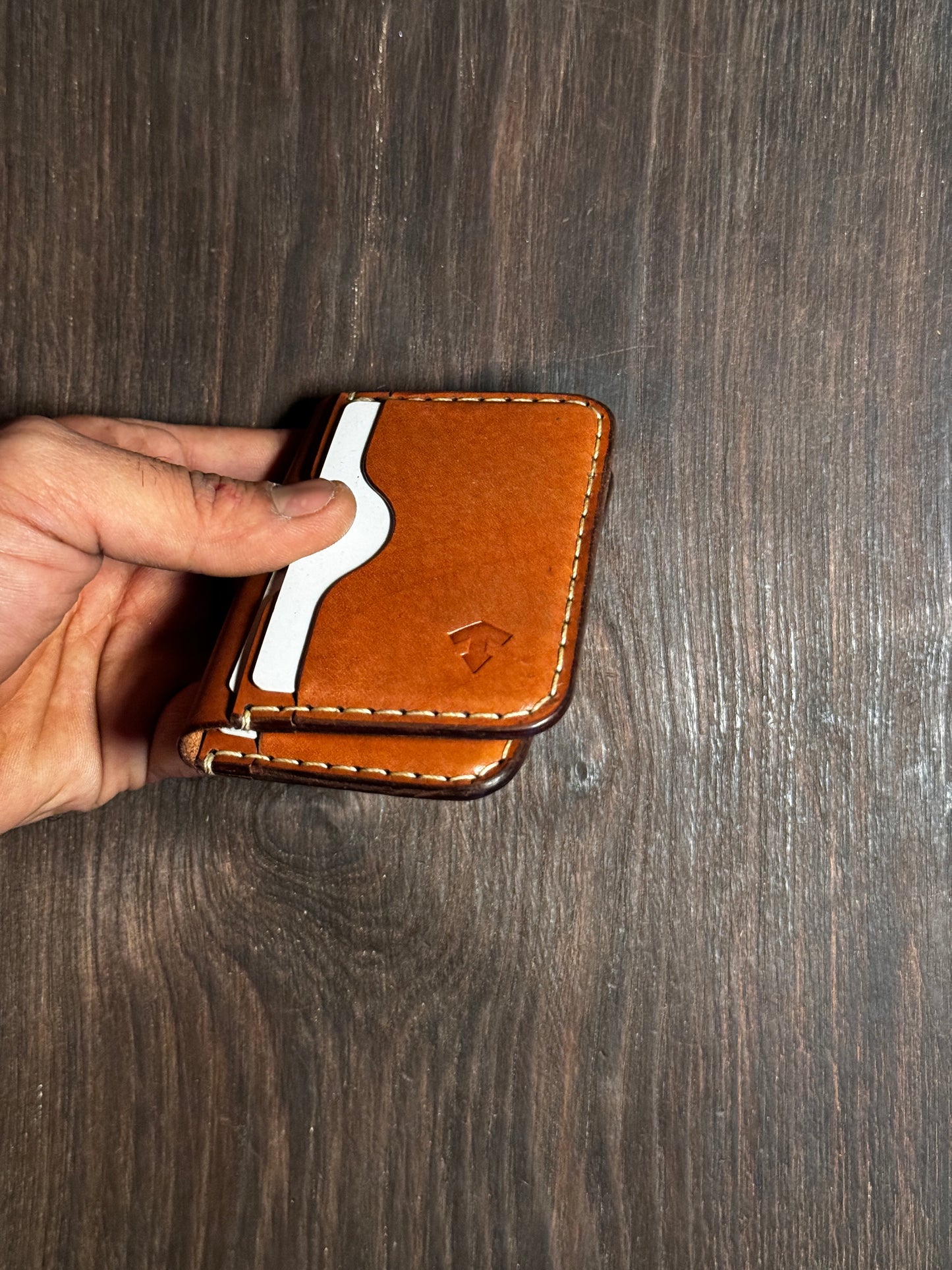 8 cards wallet in sturdy leather