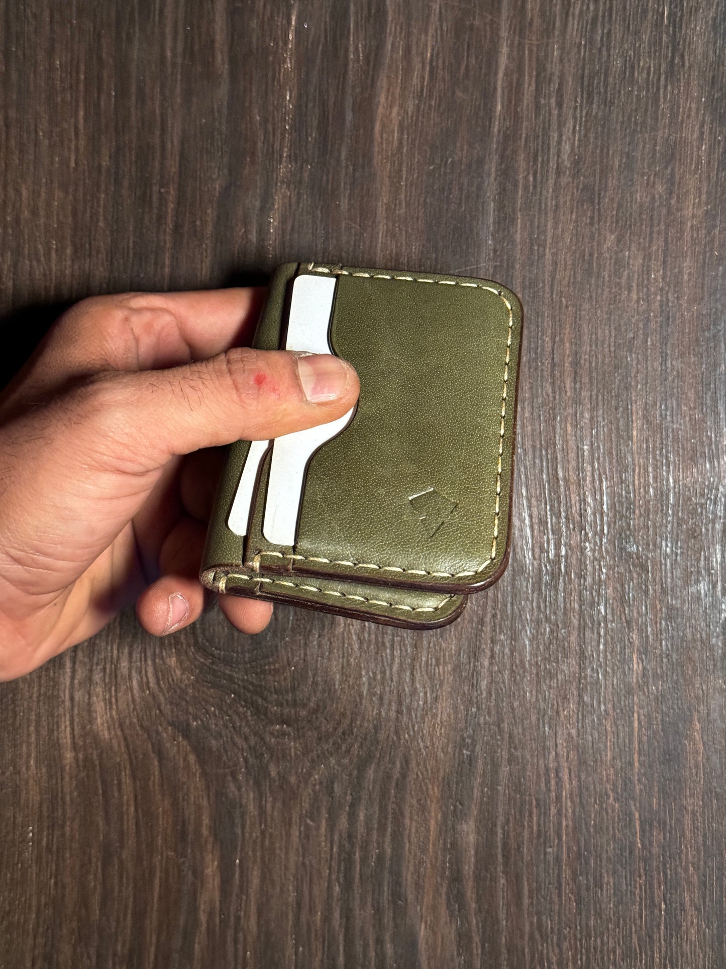 8 cards wallet in sturdy leather