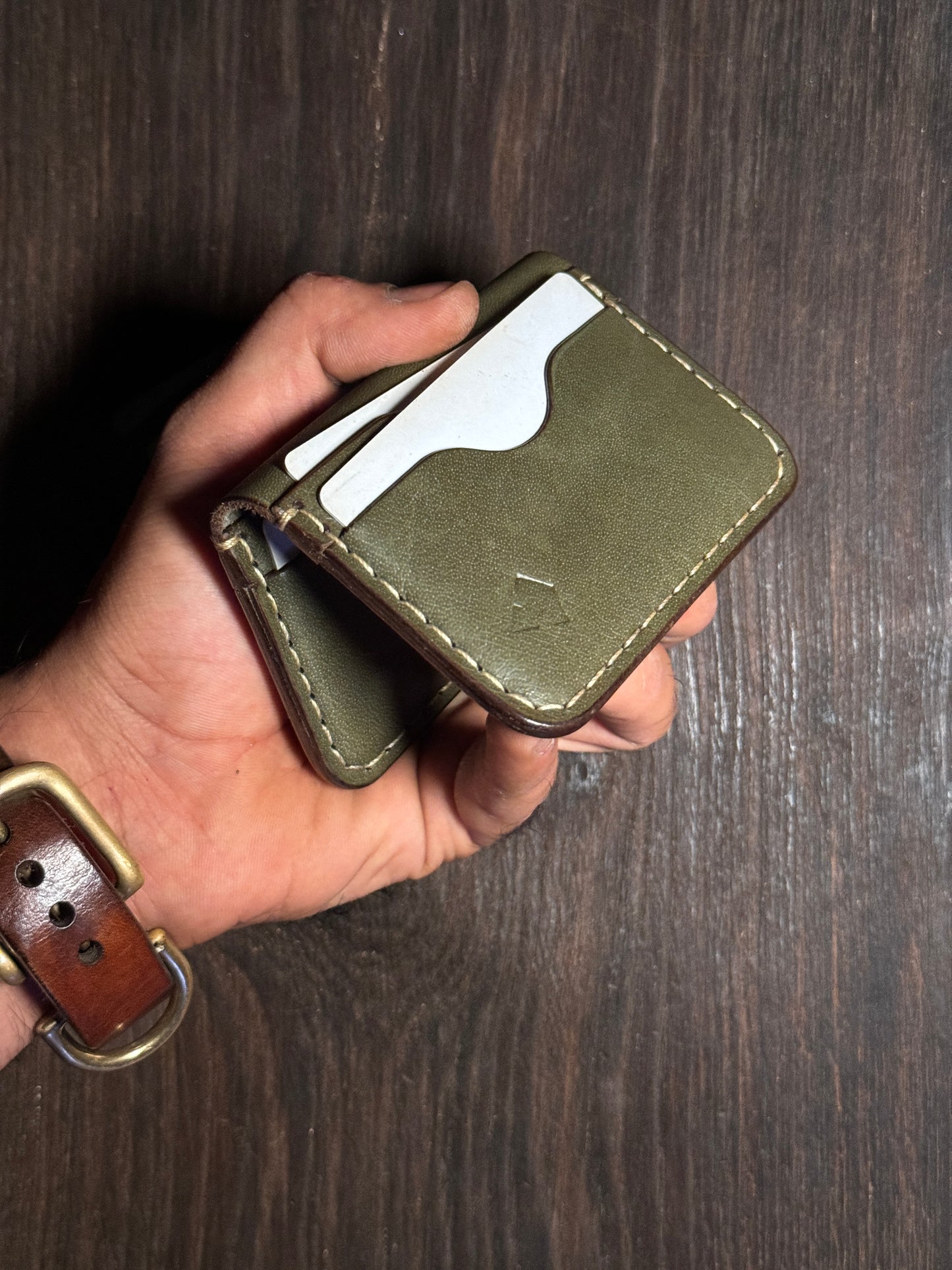 8 cards wallet in sturdy leather