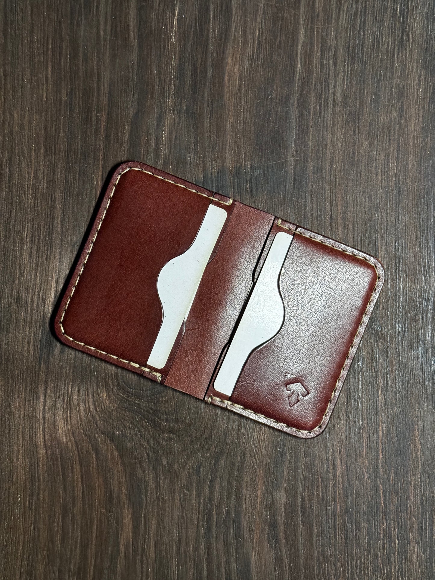 8 cards wallet in sturdy leather