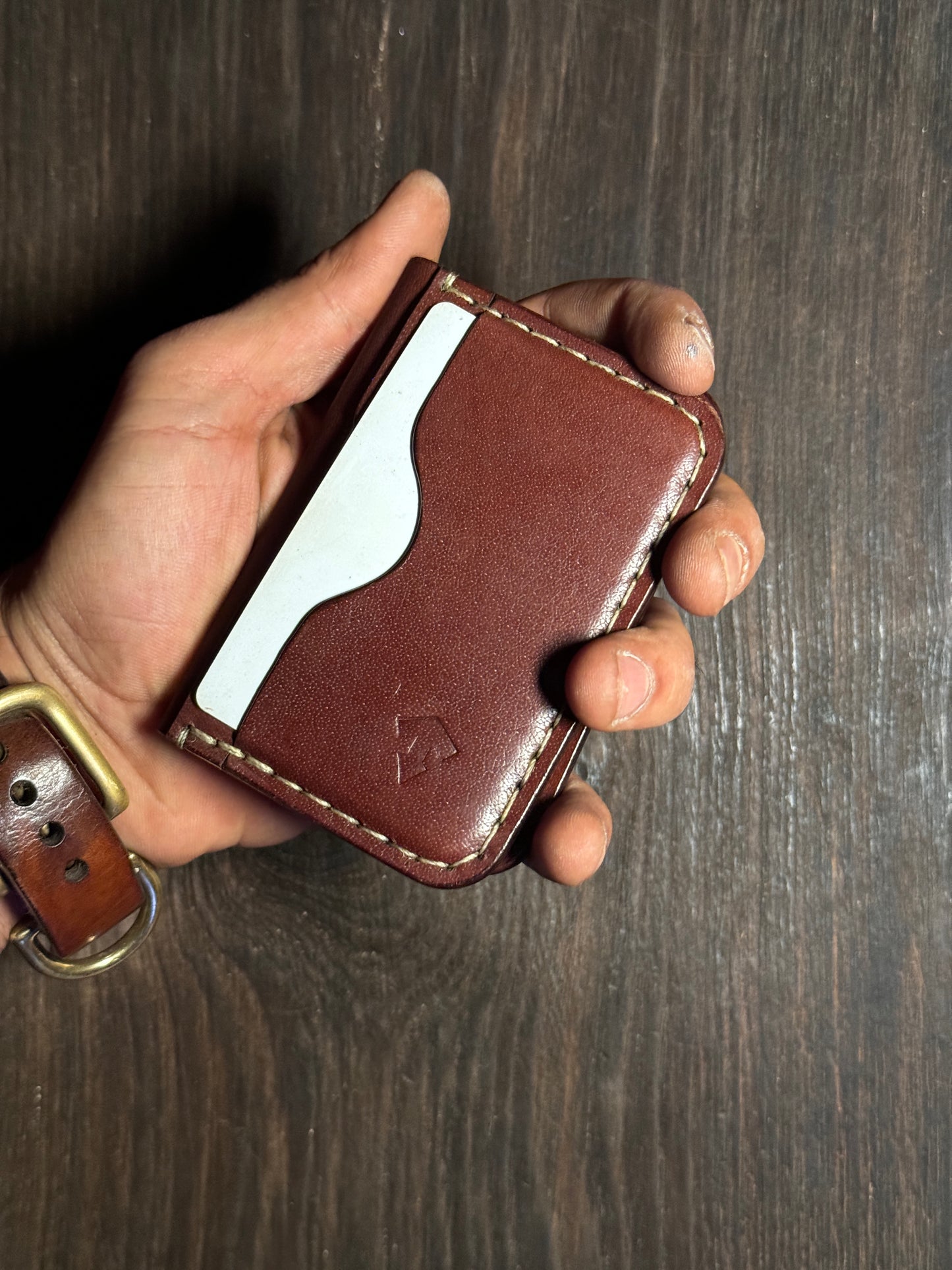 8 cards wallet in sturdy leather