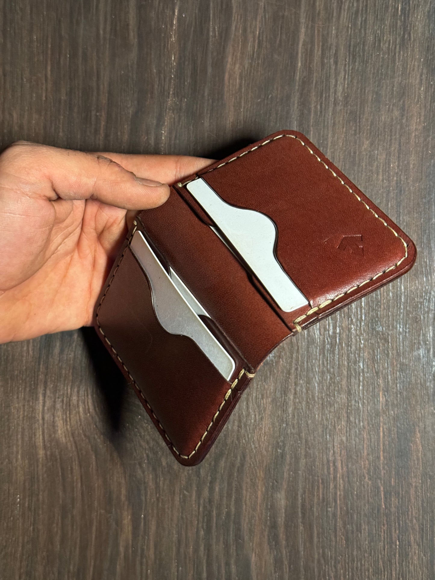 8 cards wallet in sturdy leather