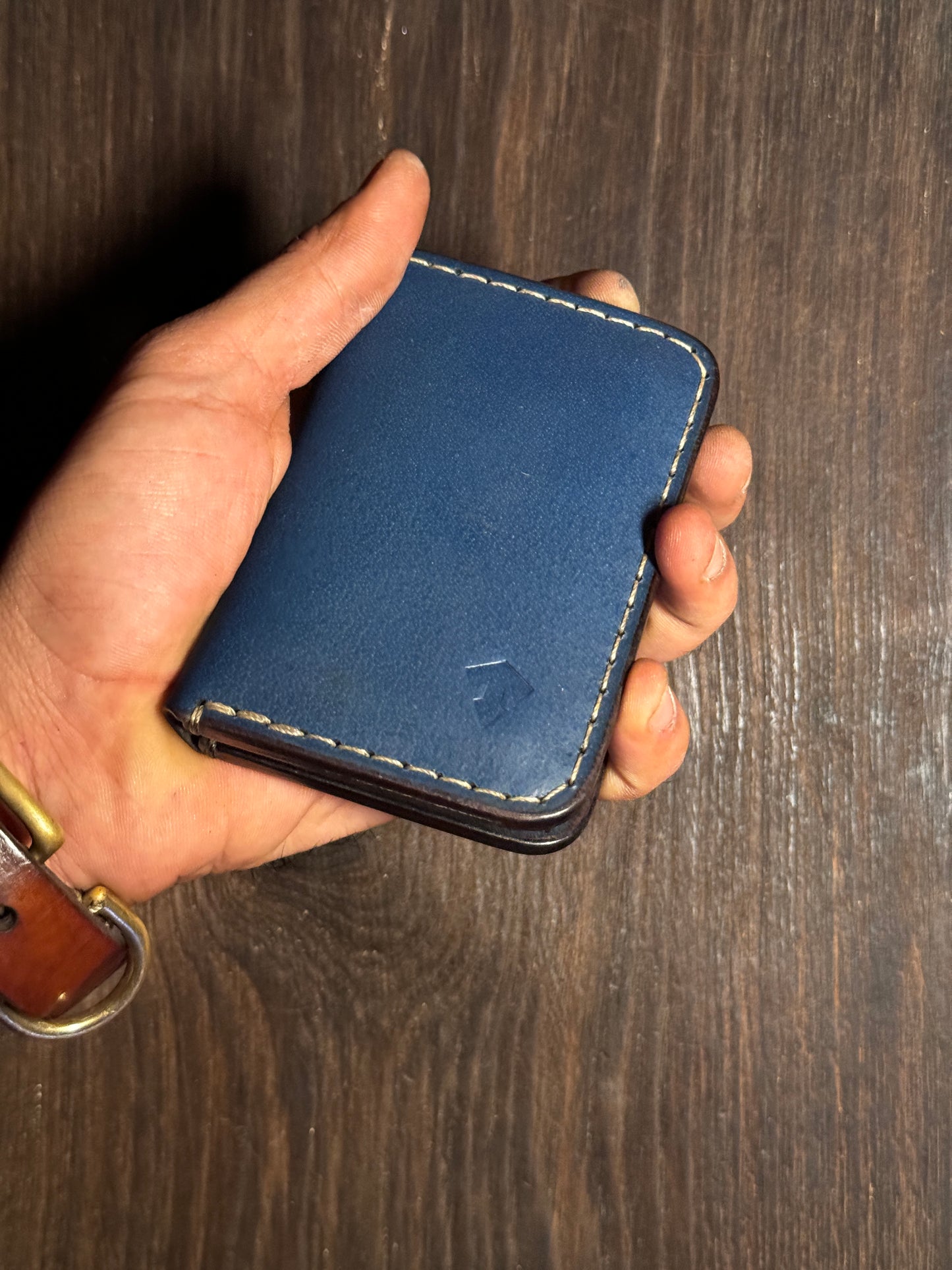6 cards slots wallet in sturdy leather