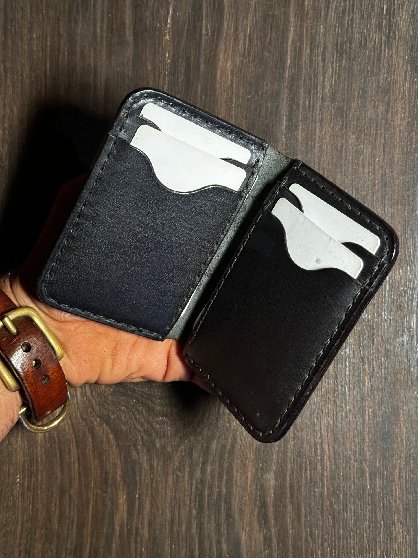 6 cards slots wallet in sturdy leather