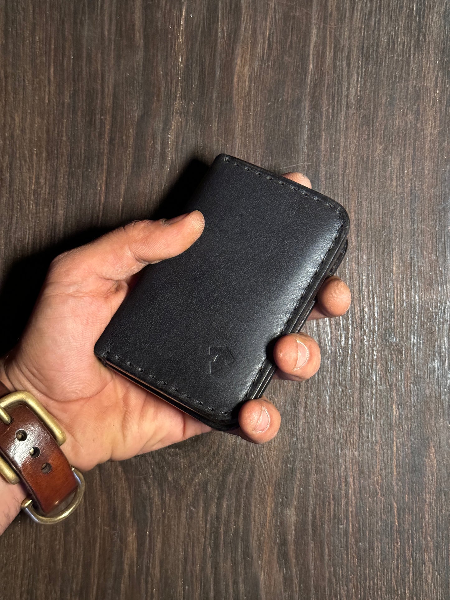 6 cards slots wallet in sturdy leather