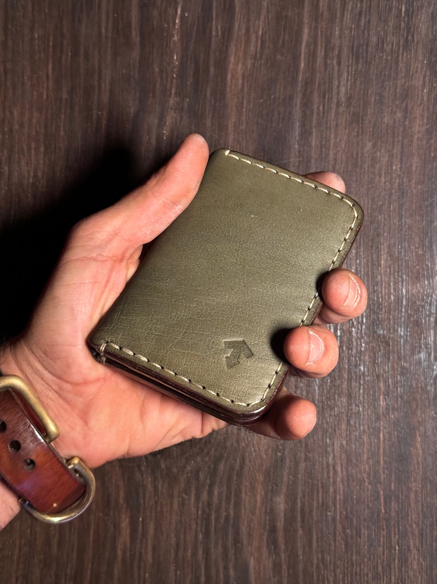 6 cards slots wallet in sturdy leather