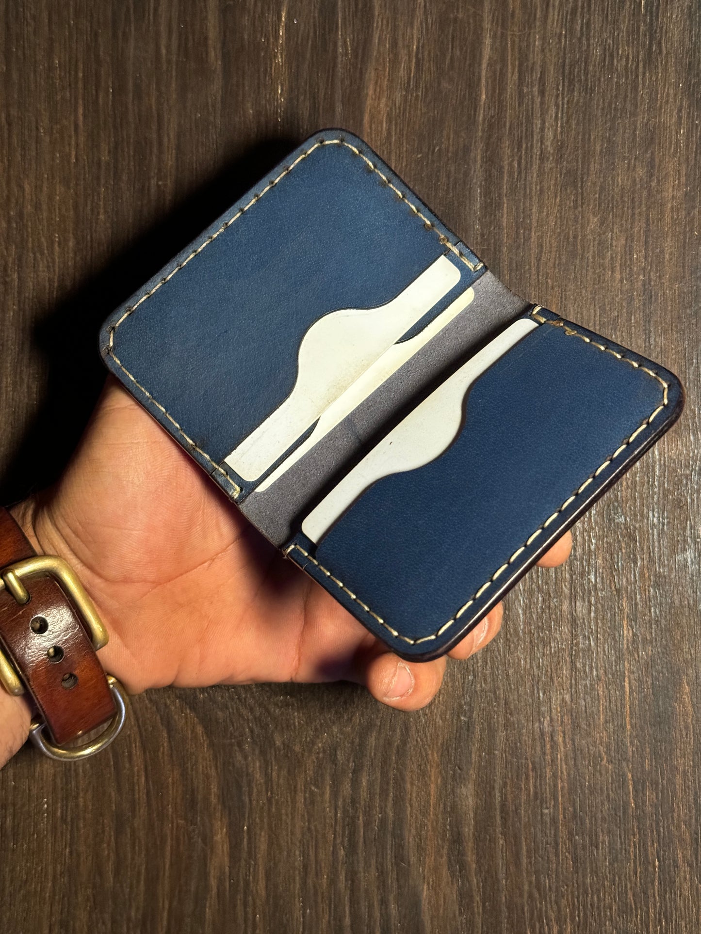 4 cards wallet in sturdy leather
