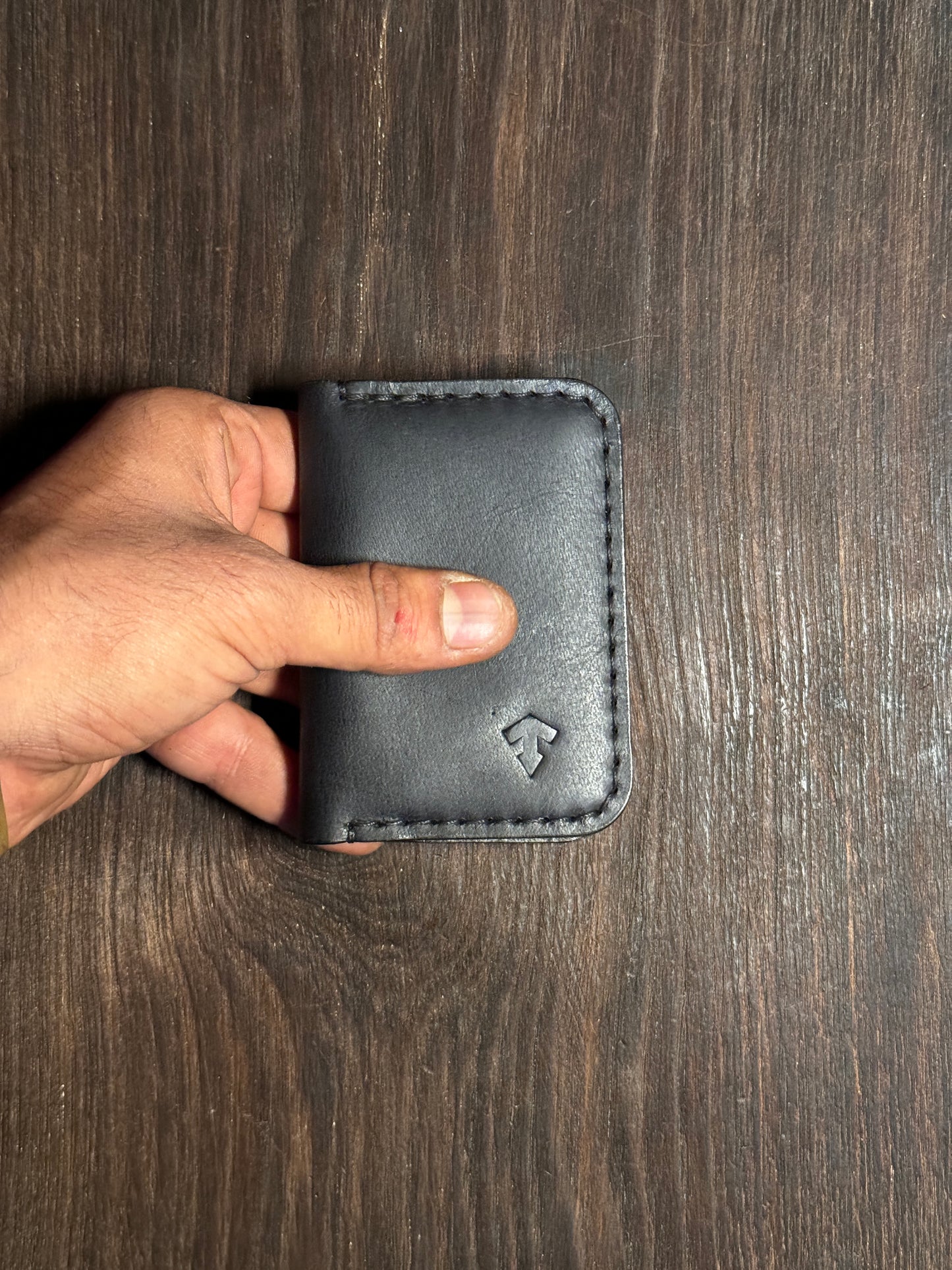 4 cards wallet in sturdy leather