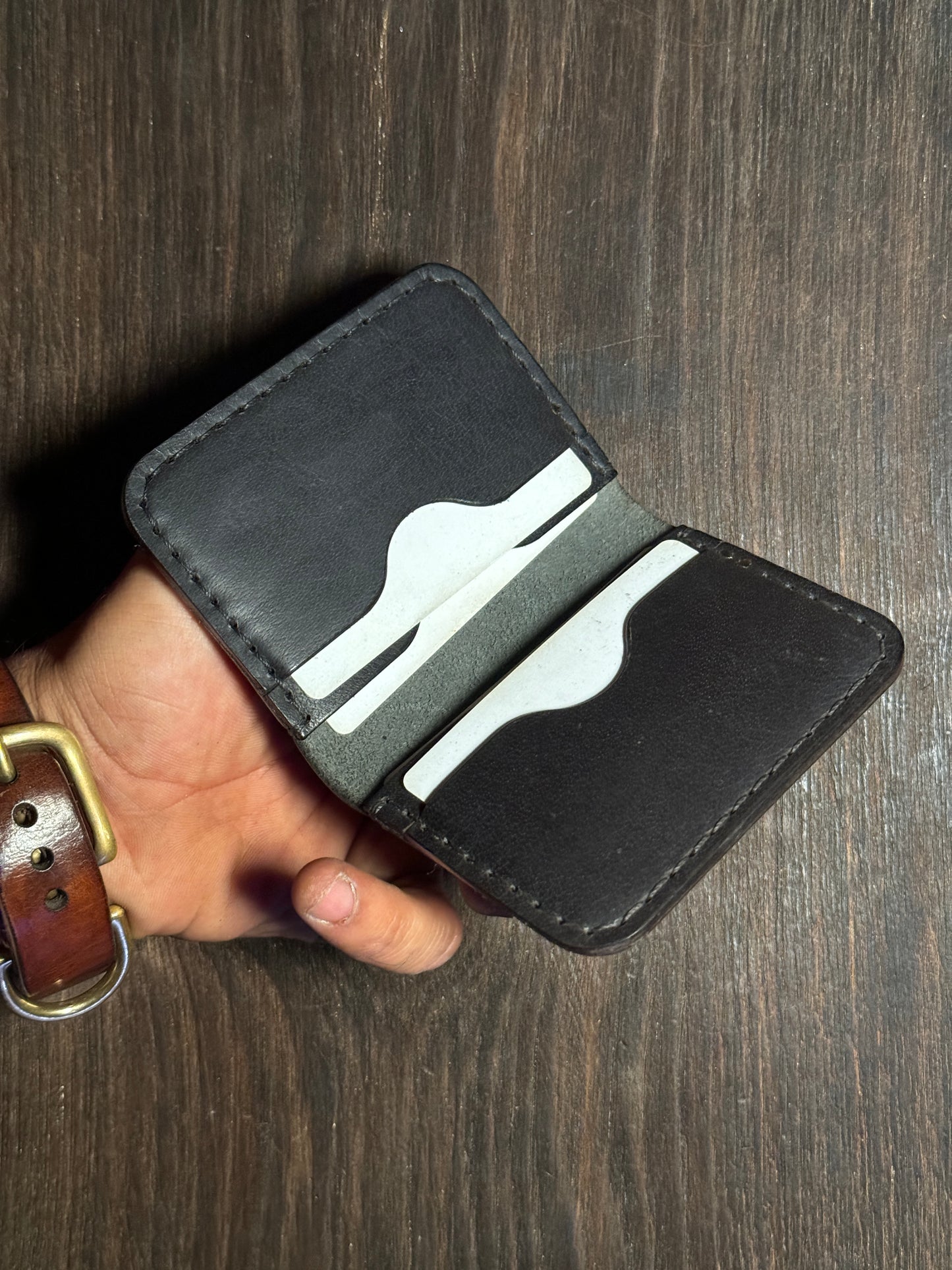4 cards wallet in sturdy leather