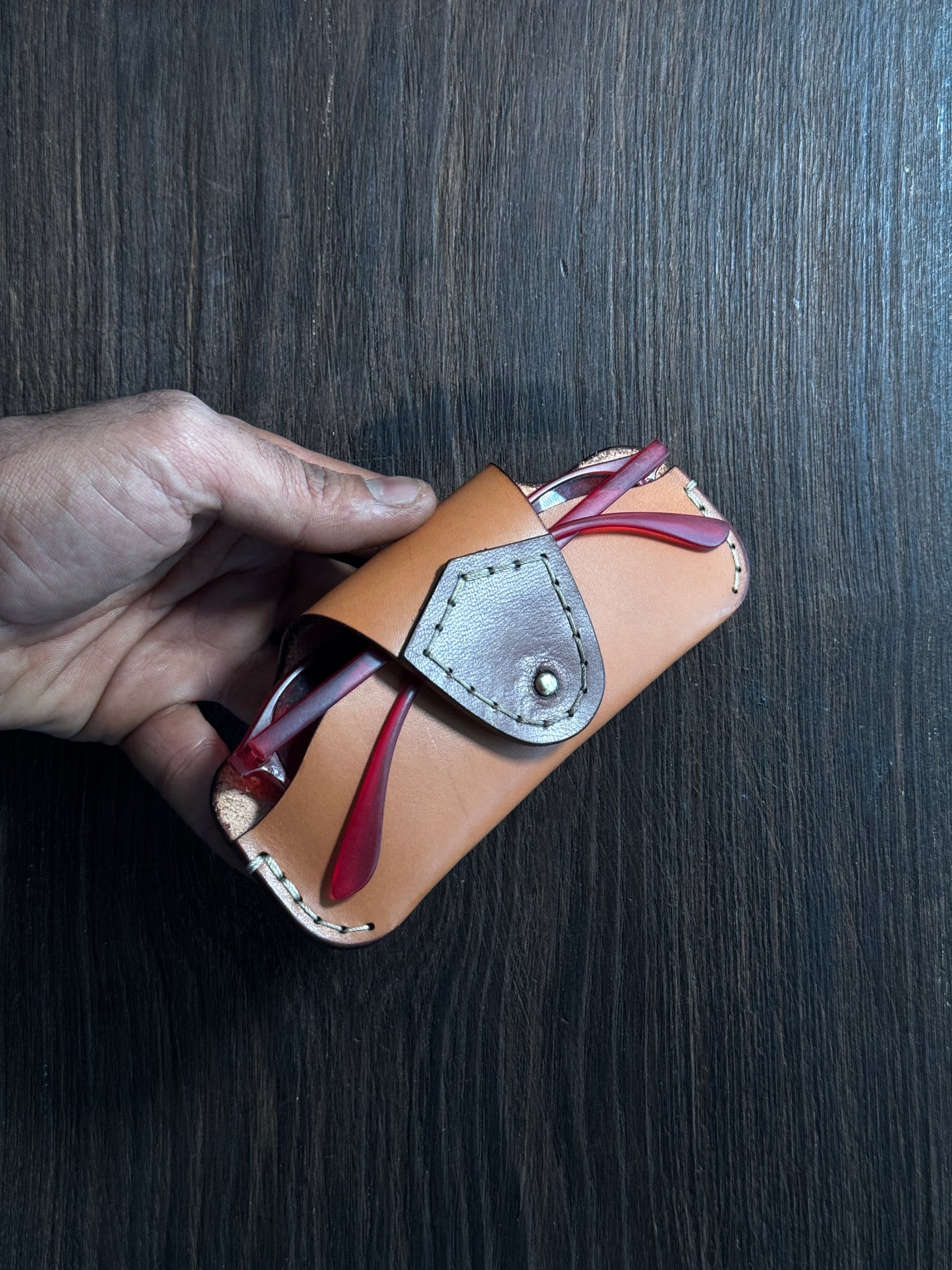 A pocket carry specase2 for regular diffrent eyewears in vechetta leather