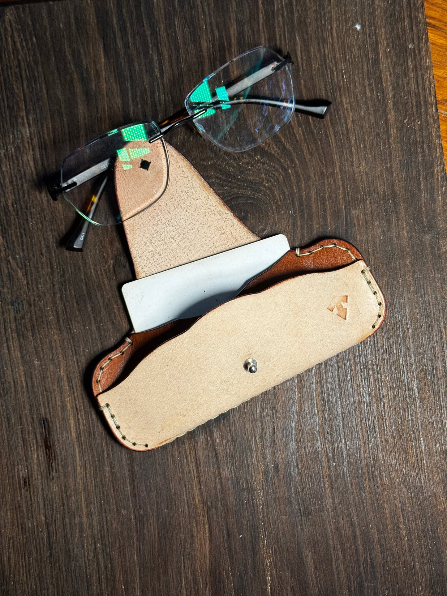 A pocket carry specase3 for regular diffrent eyewears