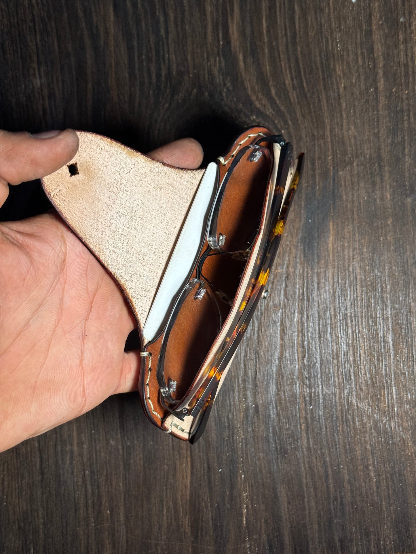 A pocket carry specase3 for regular diffrent eyewears
