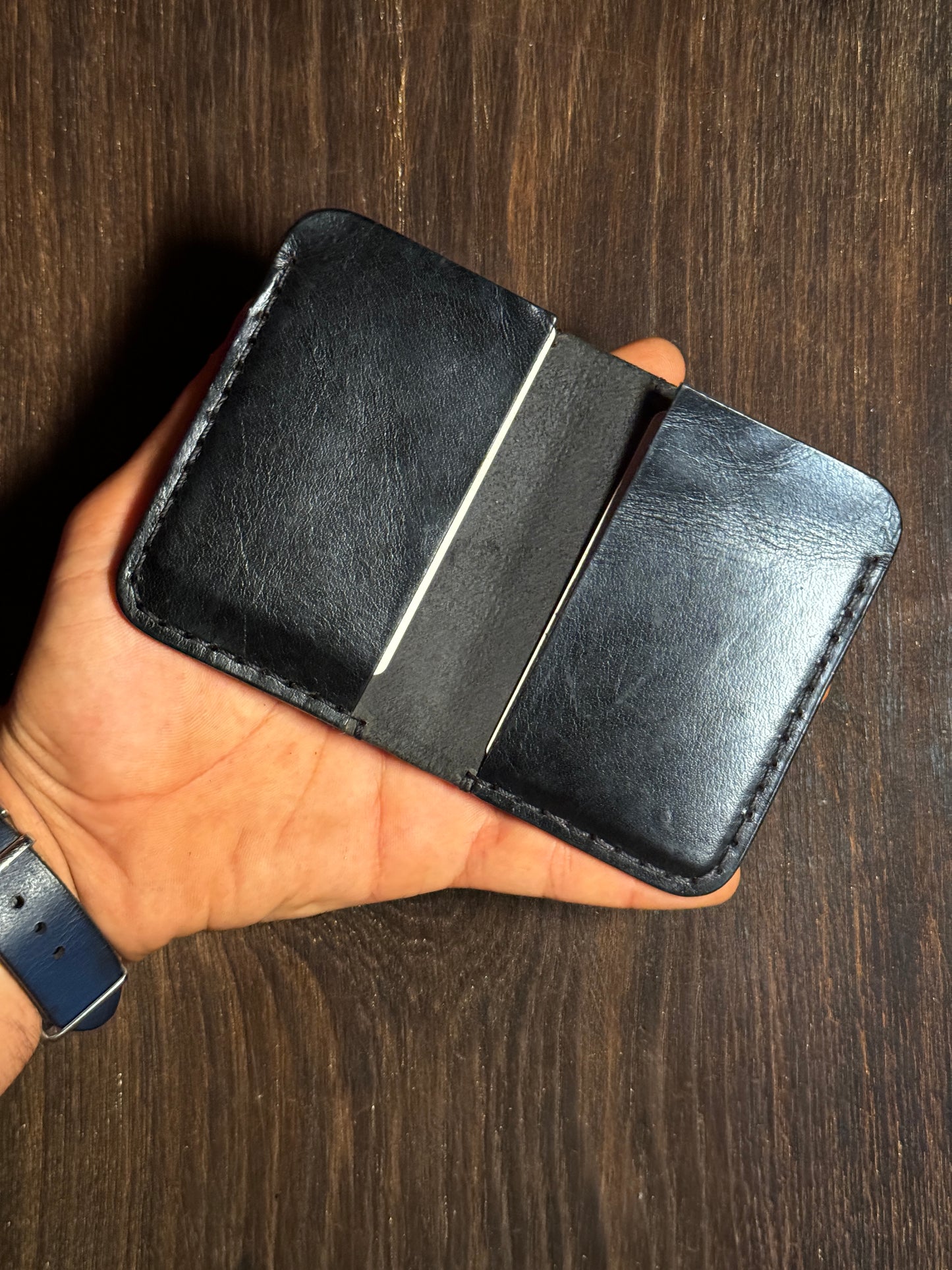 4 cards slots + 2 open pockets wallet in soft leather