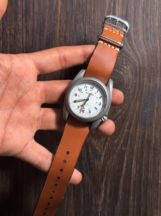 boderry one way nato watch Straps in tan color
