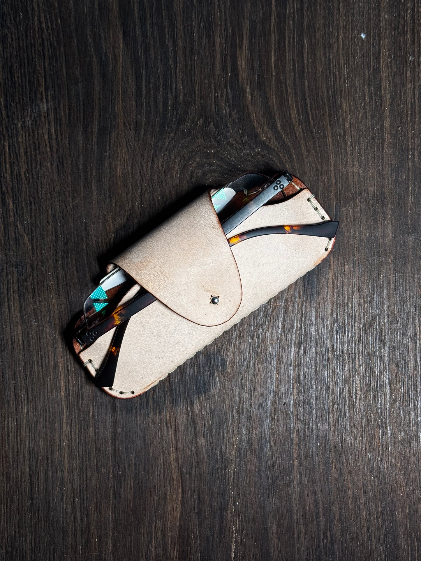 A pocket carry specase3 for regular diffrent eyewears