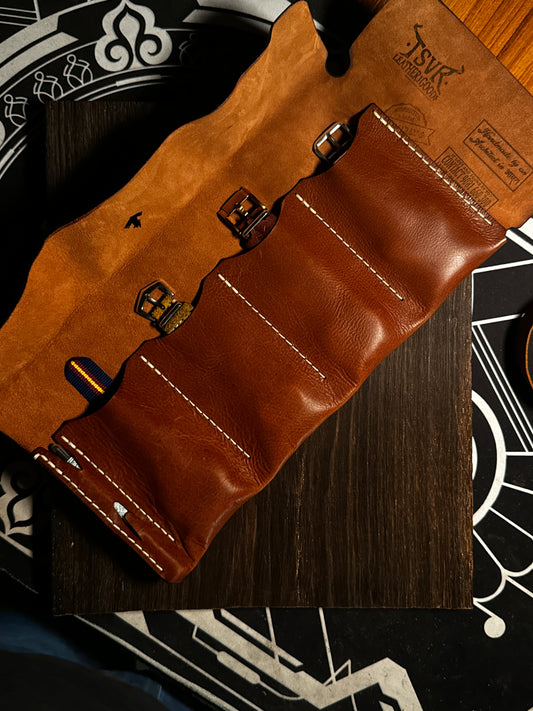 wRoll which can holds 4 watches with small spring bar tool slot