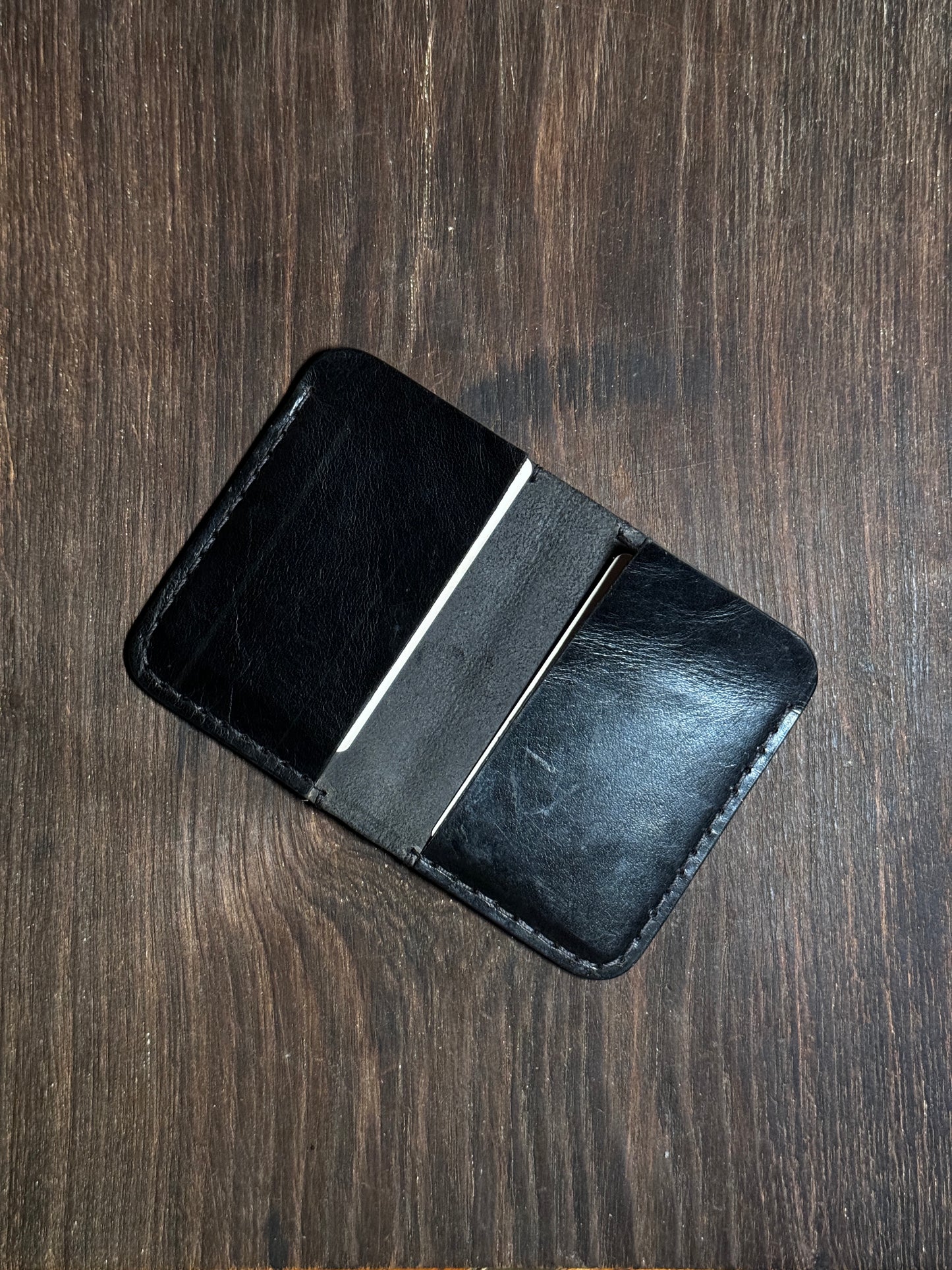 4 cards slots + 2 open pockets wallet in soft leather