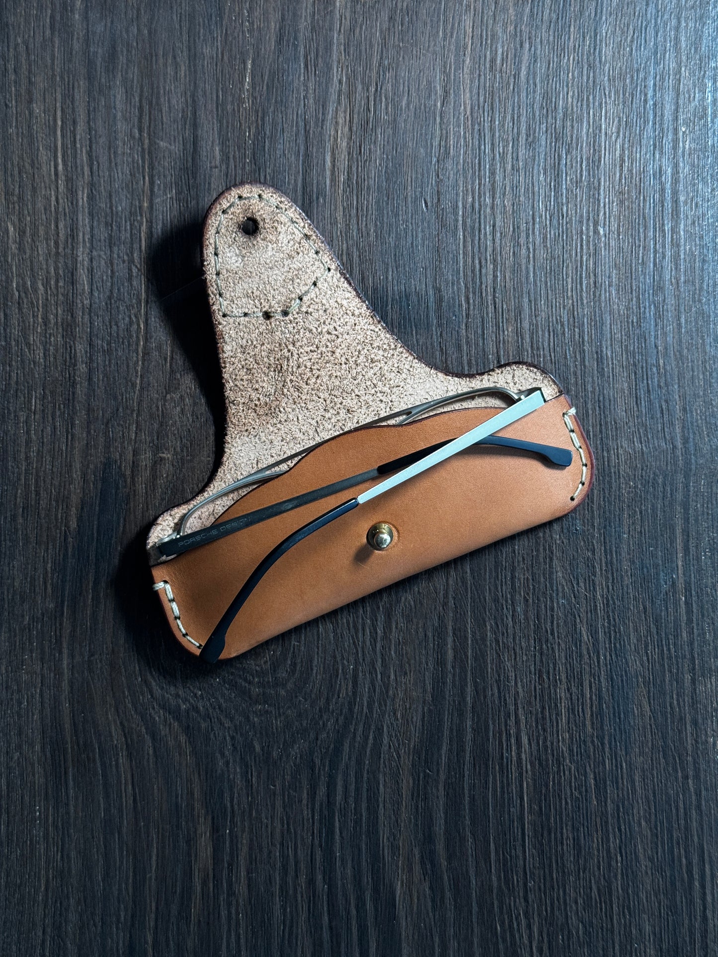 A pocket carry specase2 for regular diffrent eyewears in vechetta leather