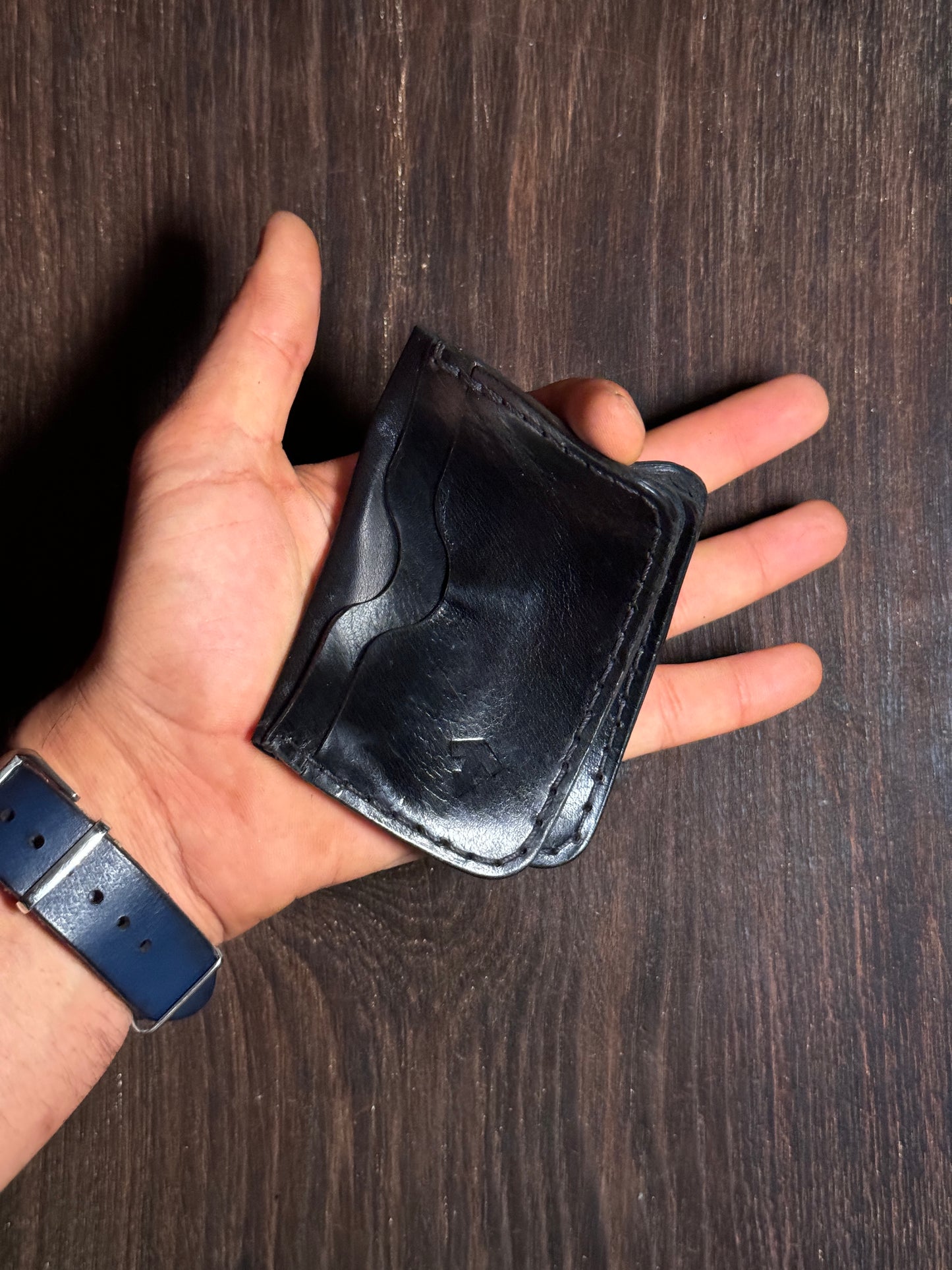 4 cards slots + 2 open pockets wallet in soft leather