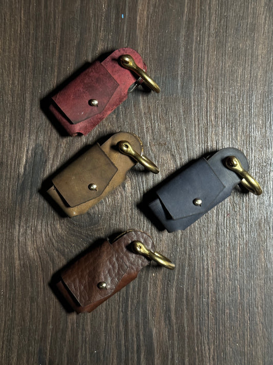 SMALLER key holder that holds upto 5 keys.